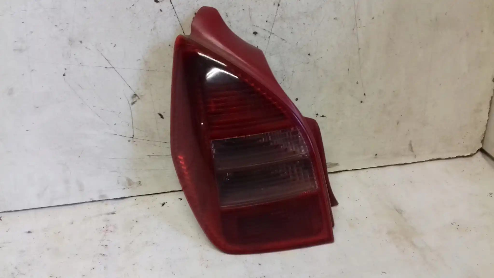 LAMPA LEWY TYŁ TYLNA CITROEN C2 03-05