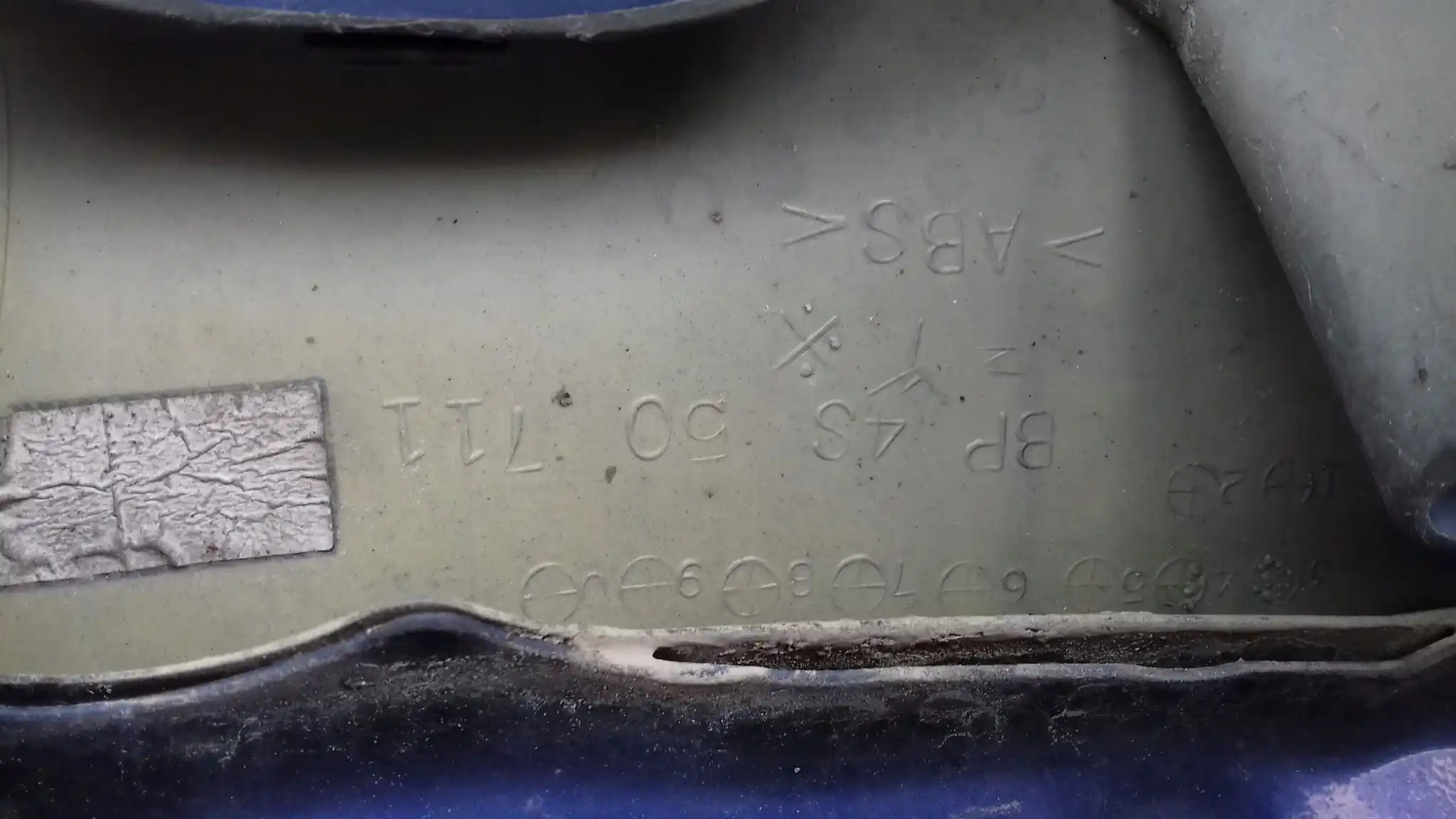 MASKA POKRYWA SILNIKA GRILL ATRAPA MAZDA 3 I BK 03-06 HB SPORT 25E