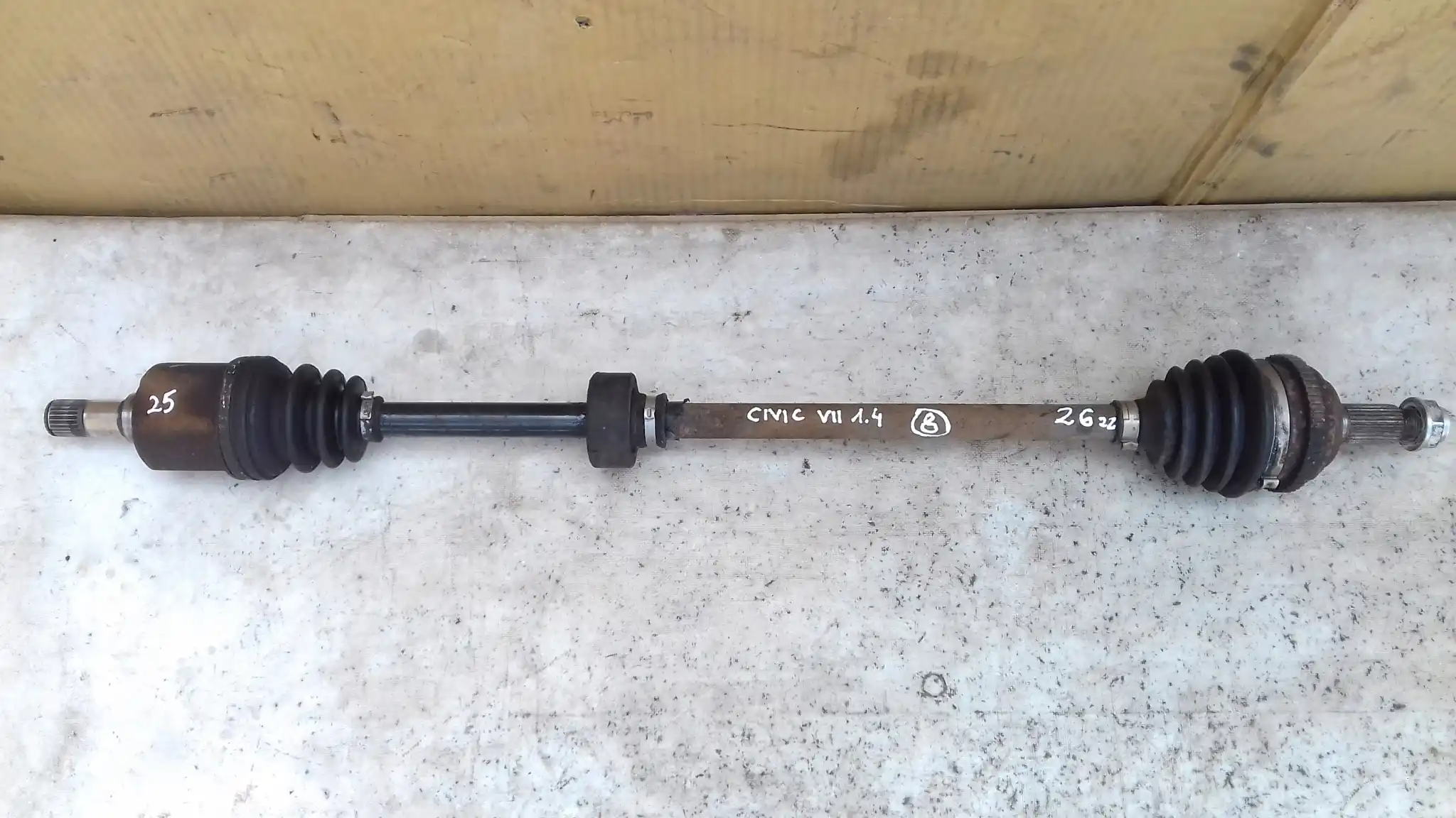 PÓŁOŚ LEWA DŁUGA HONDA CIVIC VII 1.4 16V 00-06