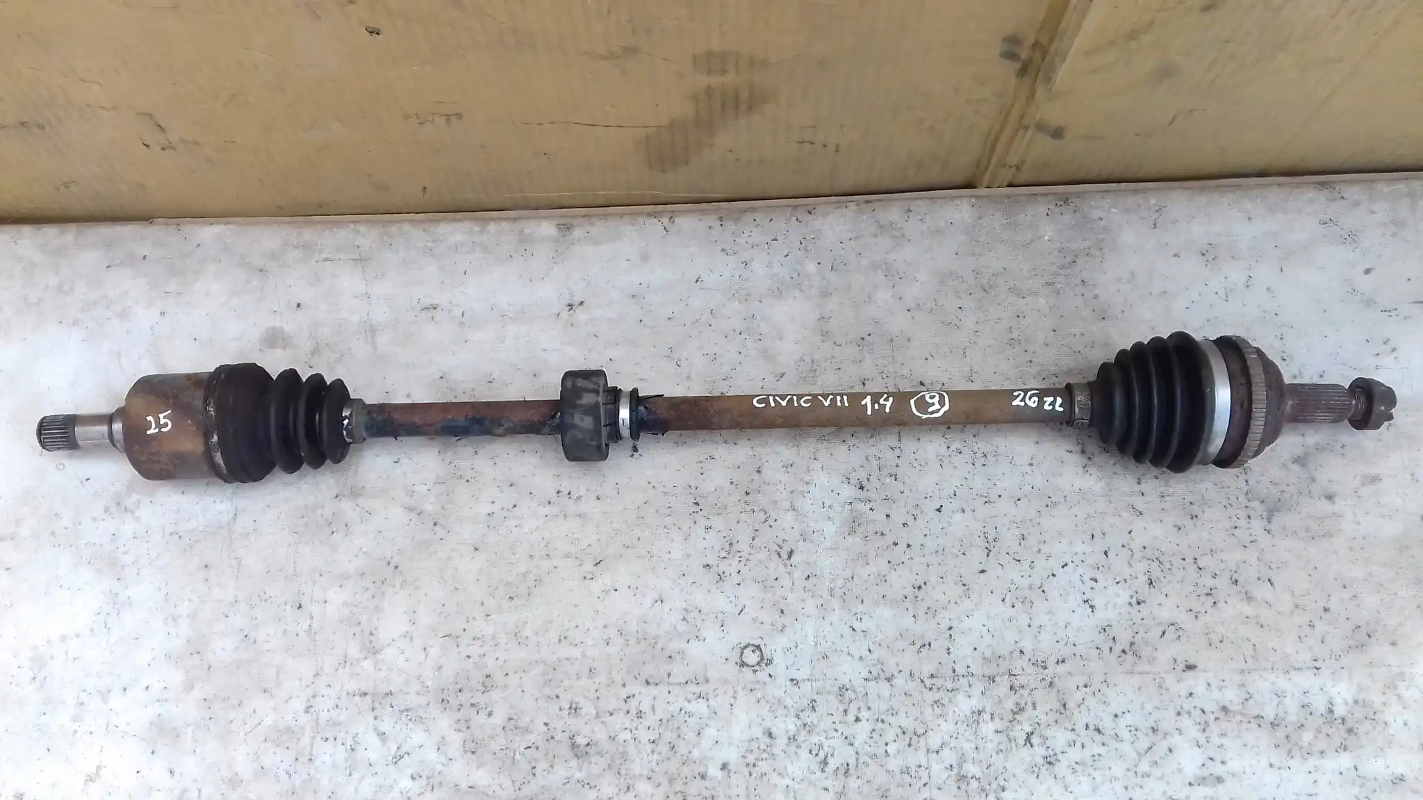 PÓŁOŚ LEWA DŁUGA HONDA CIVIC VII 1.4 16V 00-06