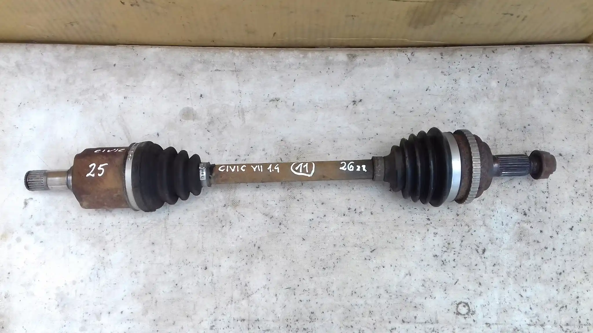 PÓŁOŚ PRAWA KRÓTKA HONDA CIVIC VII 1.4 16V 00-06
