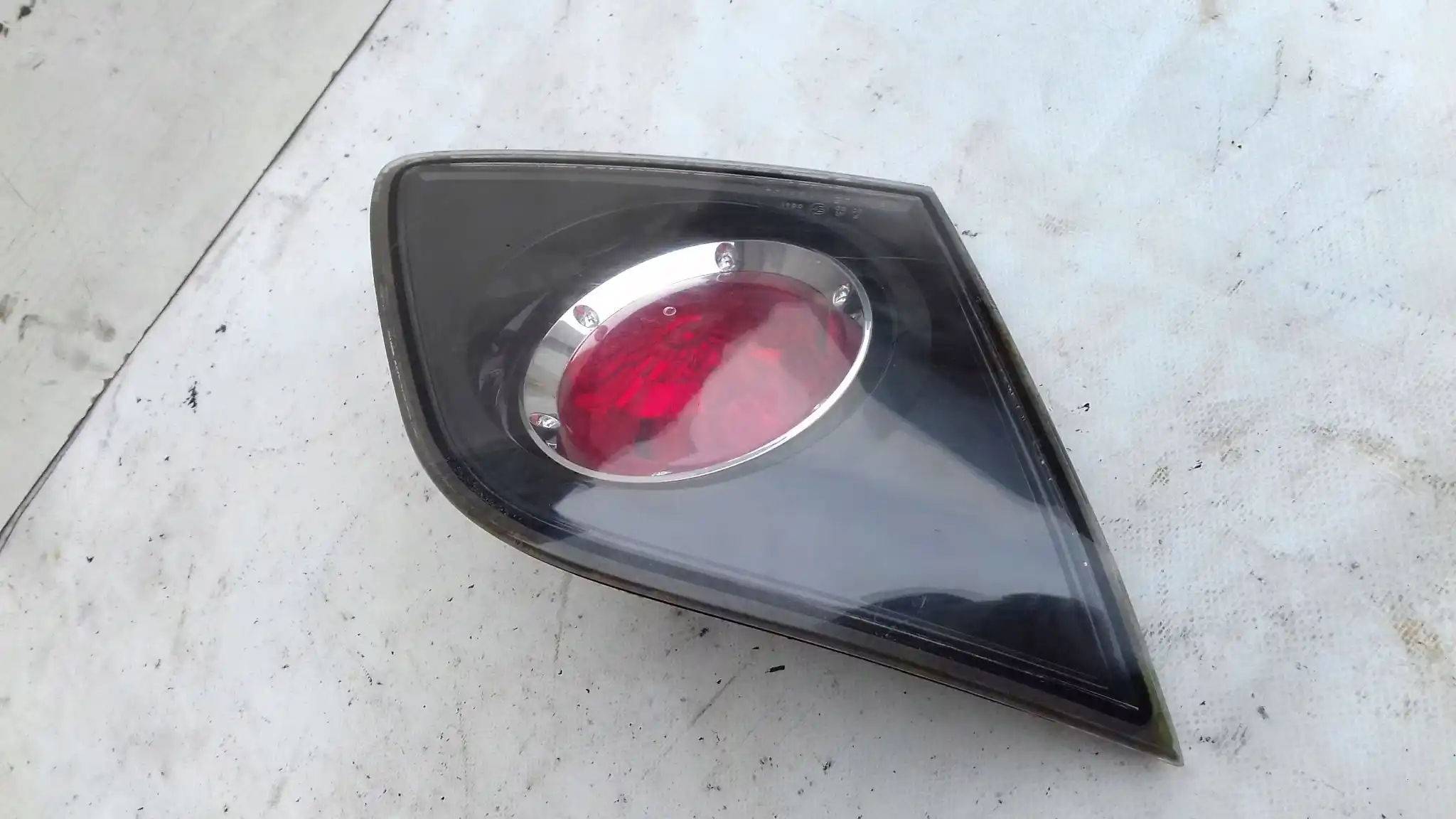 LAMPA KLAPY LEWY TYŁ MAZDA 3 I BK HATCHBACK 03-
