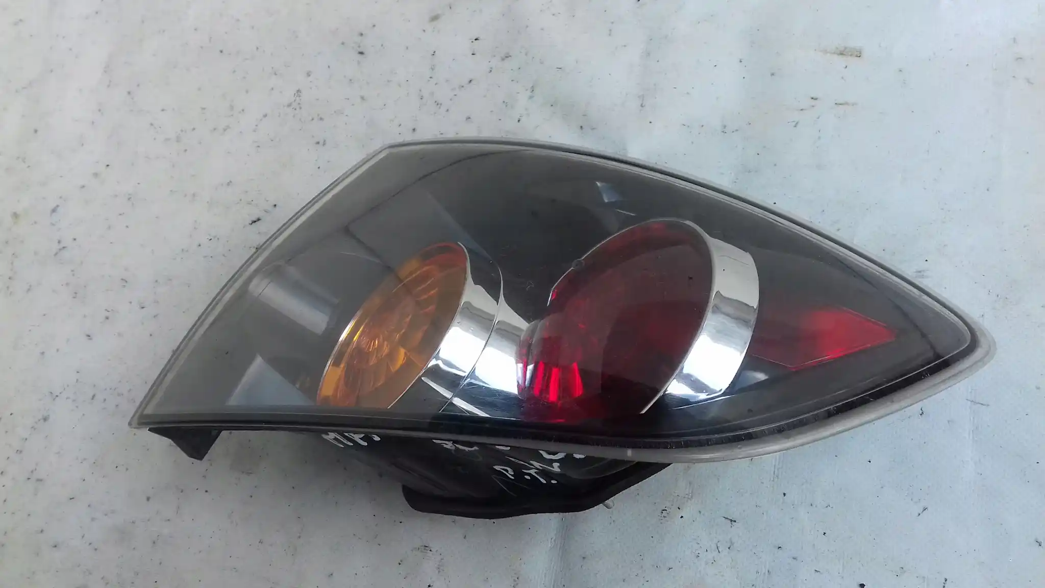 LAMPA PRAWY TYŁ TYLNA MAZDA 3 BK SEDAN 04-