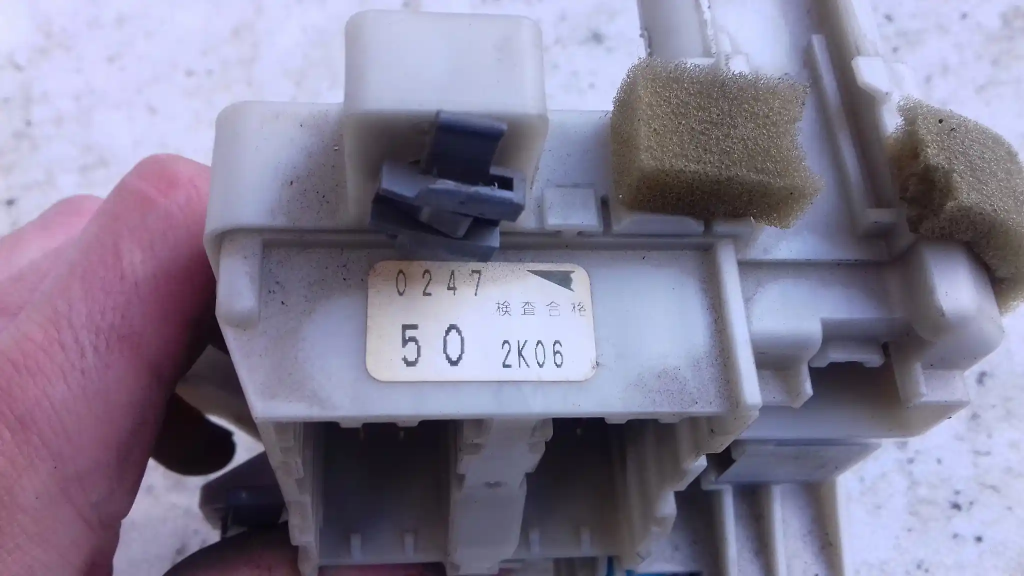 MODUŁ BCM SKRZYNKA BEZPIECZNIKÓW MAZDA 6 GG GY 1.8 16V 02-05