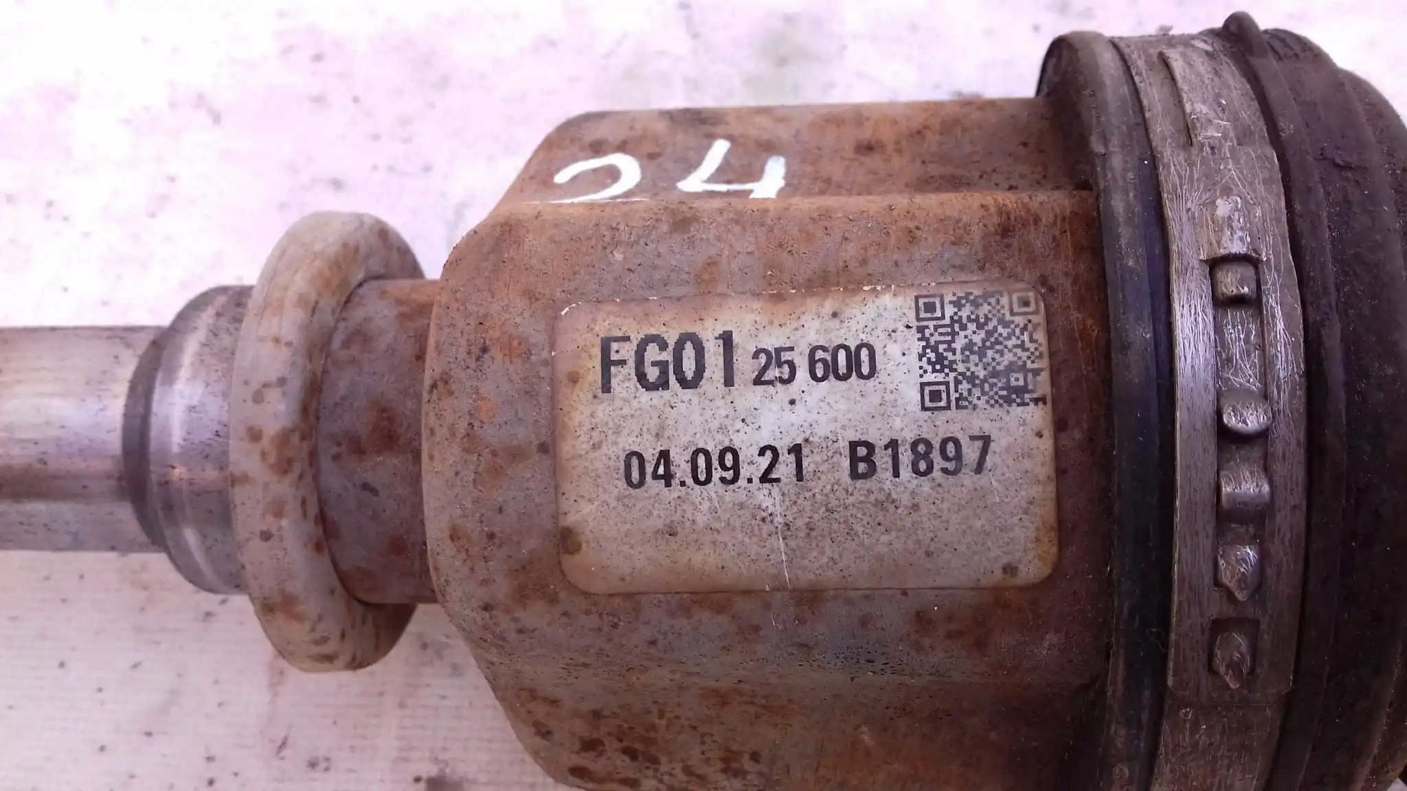 PÓŁOŚ LEWA KRÓTKA 36/24 FG0125600 MAZDA 3 BK 1.6 16V 03-