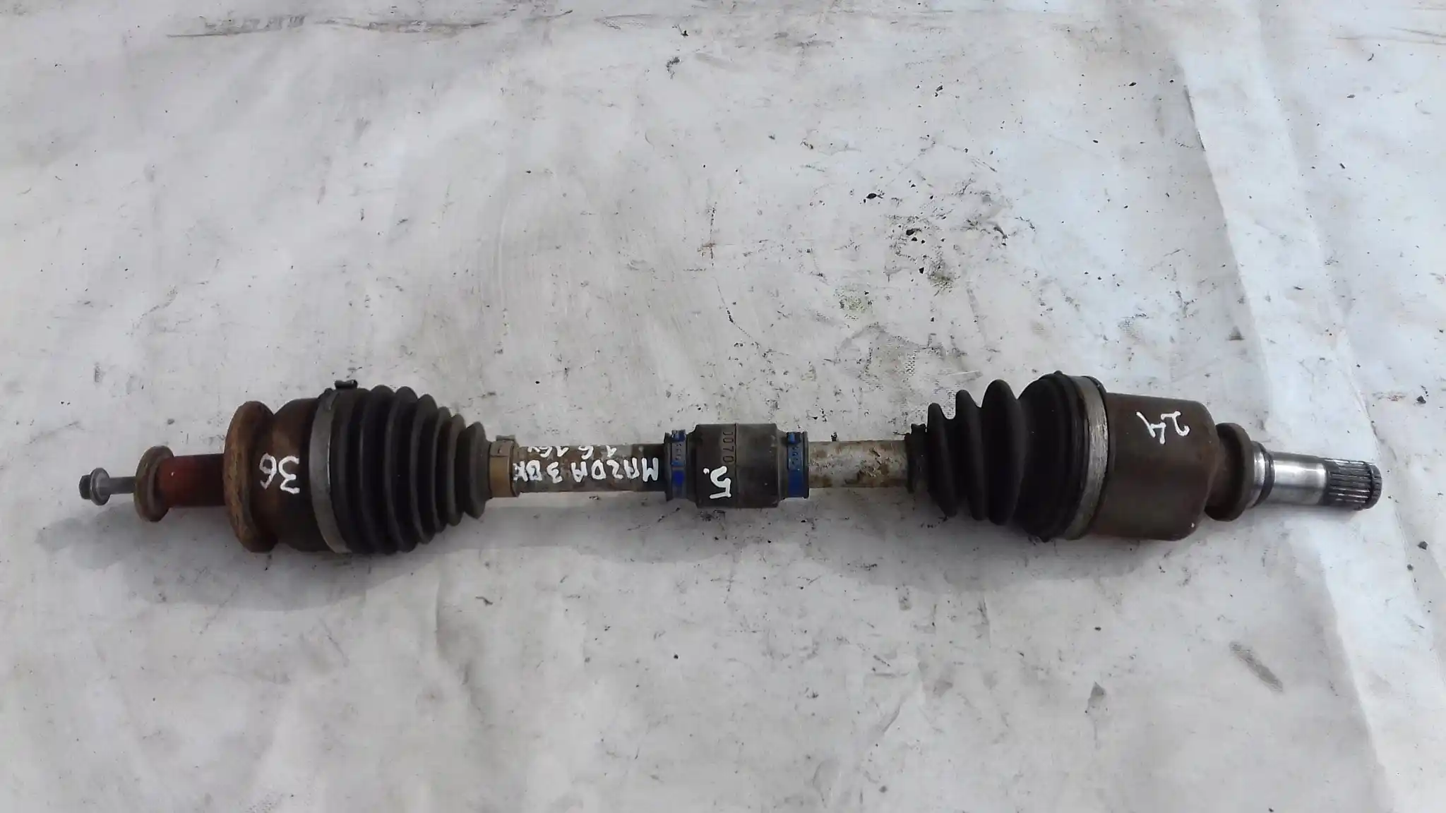 PÓŁOŚ LEWA KRÓTKA 36/24 FG0125600 MAZDA 3 BK 1.6 16V 03-