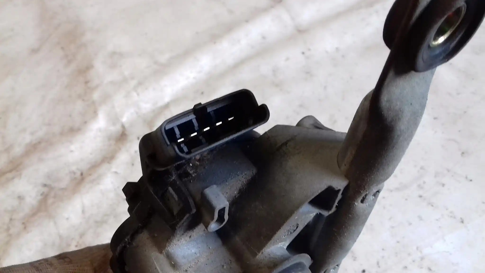 MECHANIZM SILNICZEK WYCIERACZEK PRZÓD PEUGEOT 107 CITROEN C1 05-12