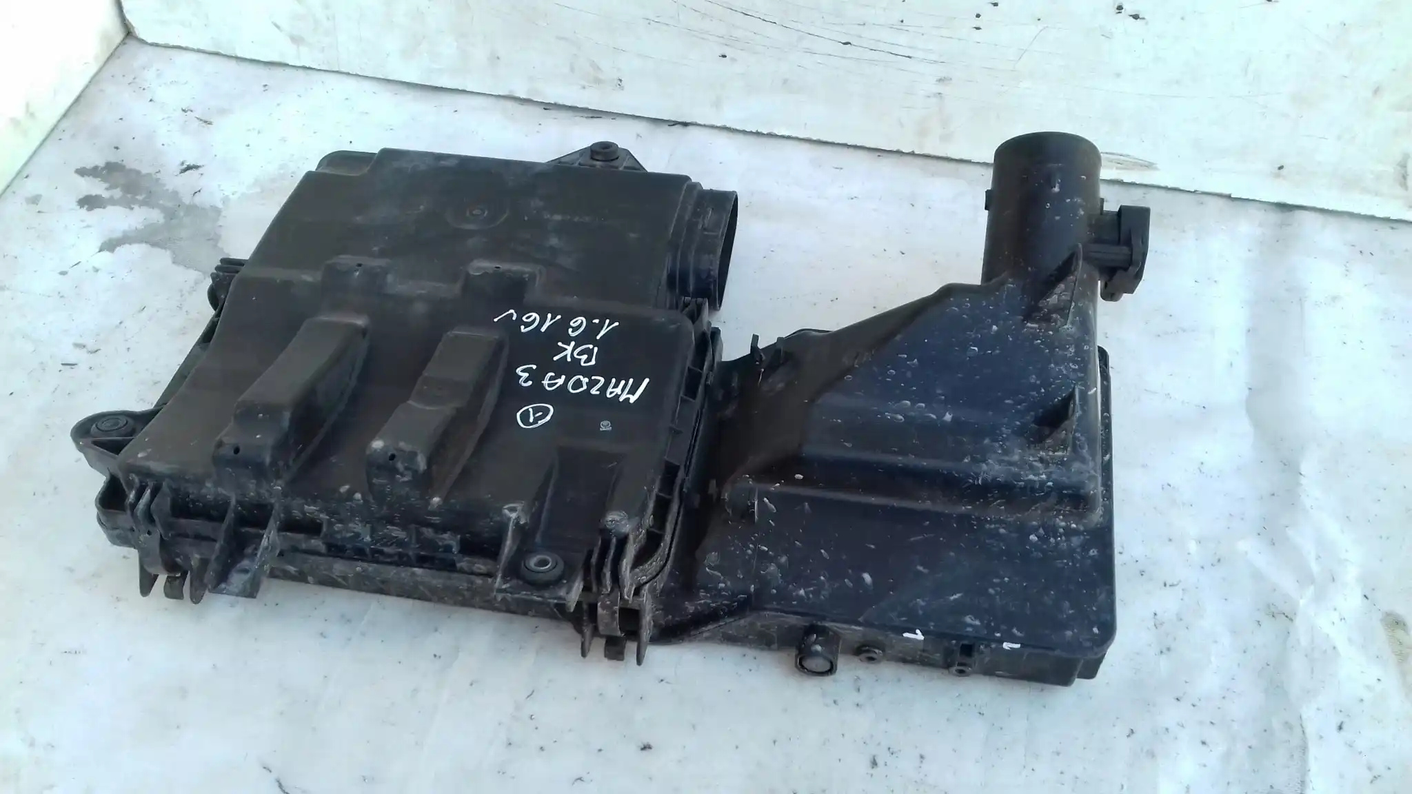 OBUDOWA FILTRA POWIETRZA KOMPUTERA MAZDA 3 BK 1.6 16V 03-
