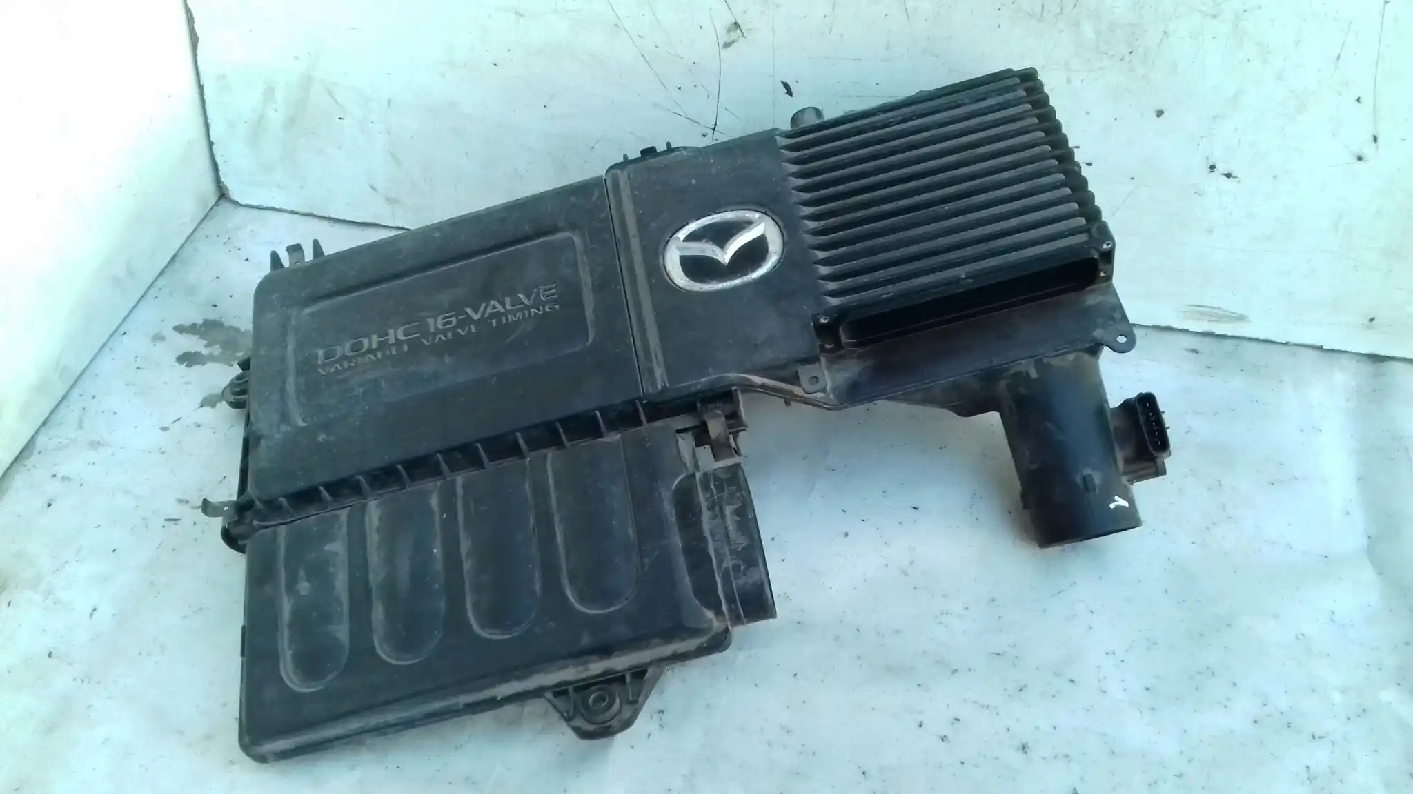 OBUDOWA FILTRA POWIETRZA KOMPUTERA MAZDA 3 BK 1.6 16V 03-