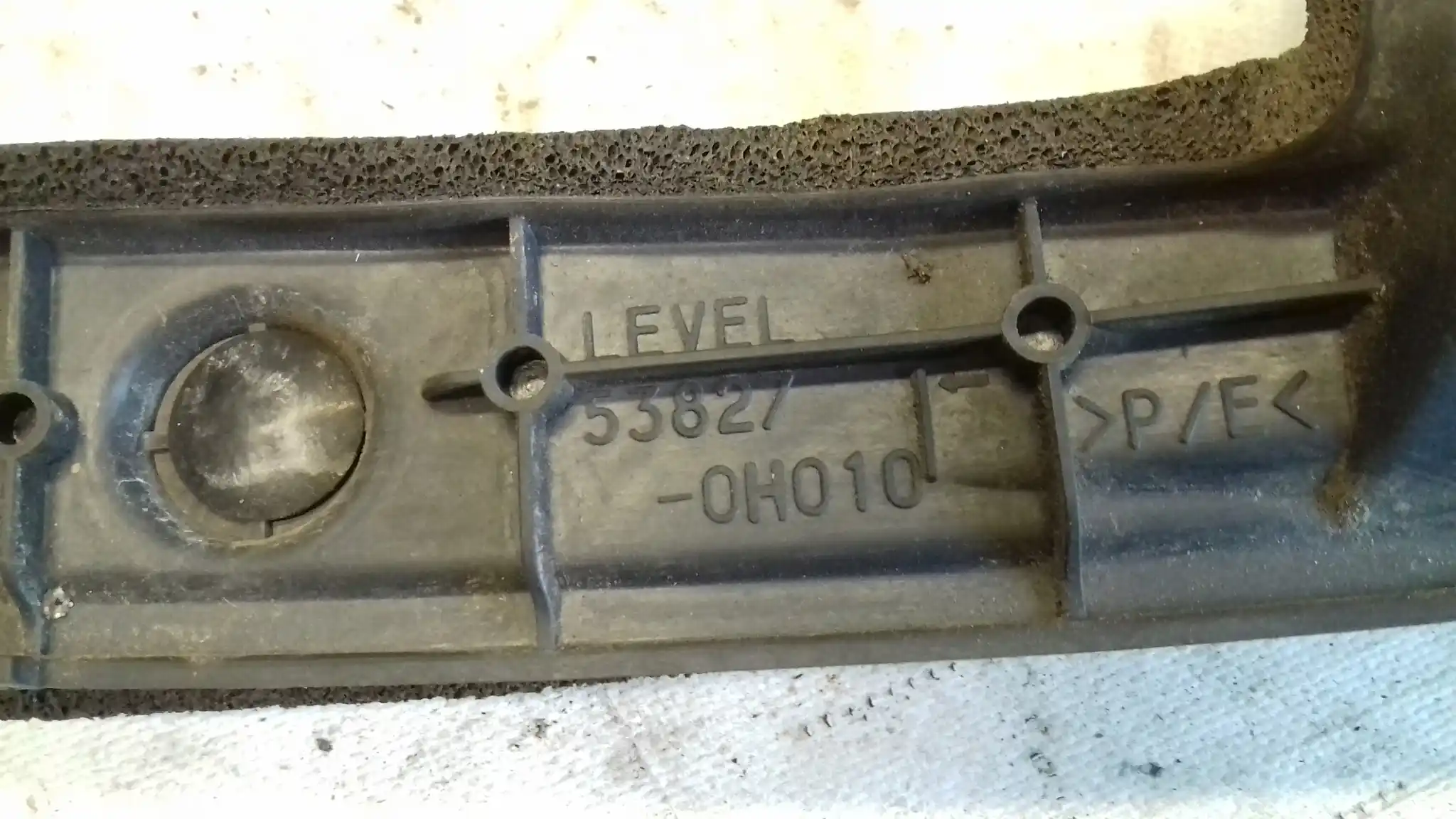 WYGŁUSZENIE BŁOTNIKA PRAWY PRZÓD 538270H010 PEUGEOT 107 CITROEN C1 05-12