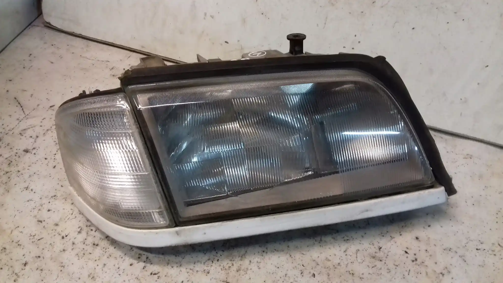 LAMPA PRAWY PRZÓD PRZEDNIA MERCEDES C KLASA W202 93-
