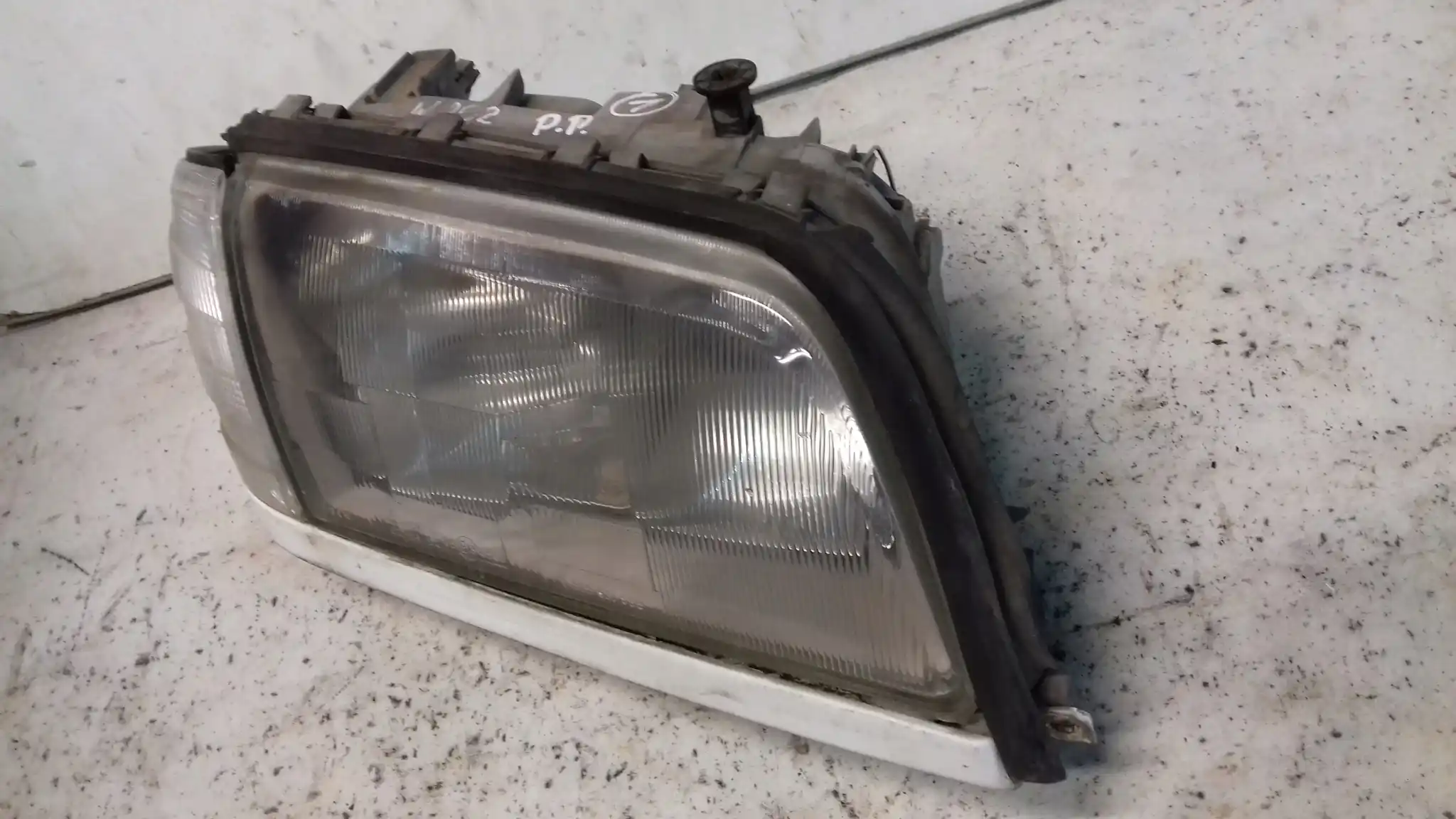 LAMPA PRAWY PRZÓD PRZEDNIA MERCEDES C KLASA W202 93-