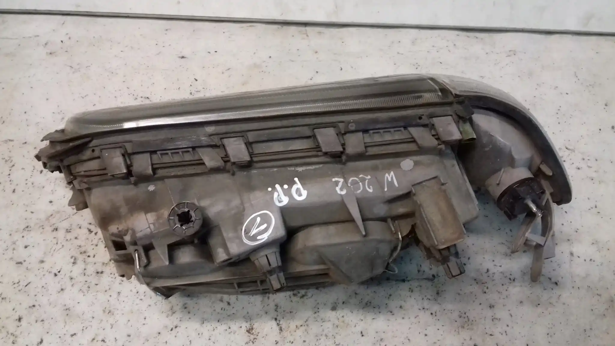 LAMPA PRAWY PRZÓD PRZEDNIA MERCEDES C KLASA W202 93-