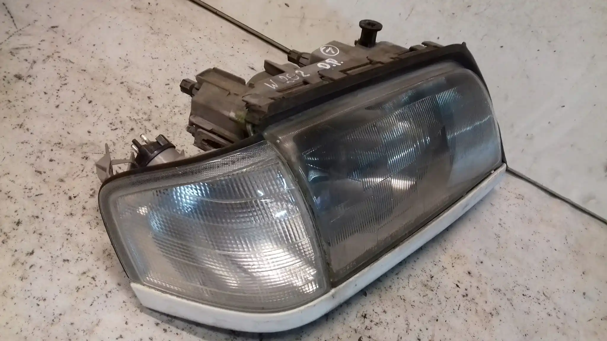 LAMPA PRAWY PRZÓD PRZEDNIA MERCEDES C KLASA W202 93-