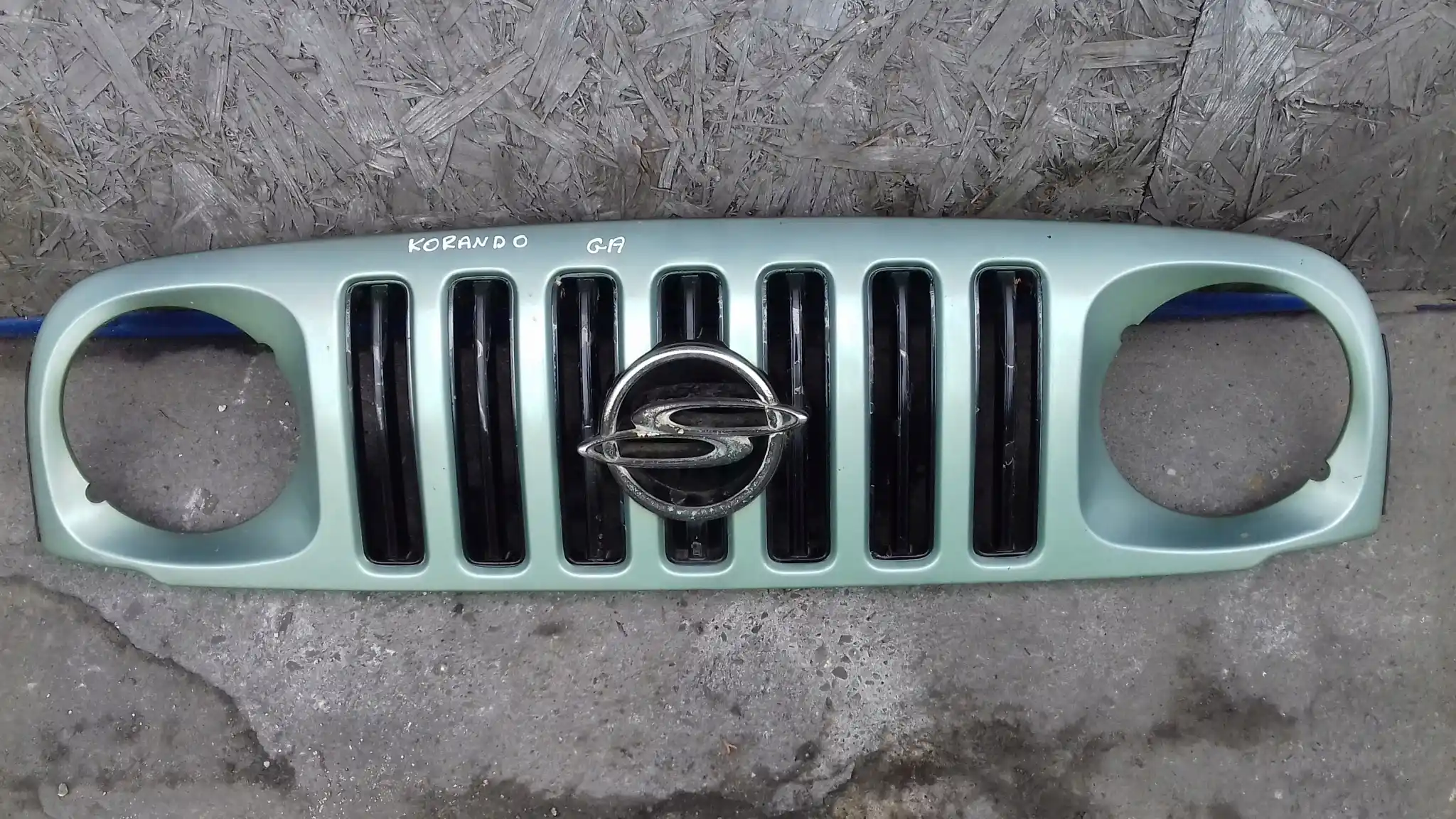 GRILL ATRAPA CHŁODNICY PRZÓD SSANGYONG KORANDO 96-