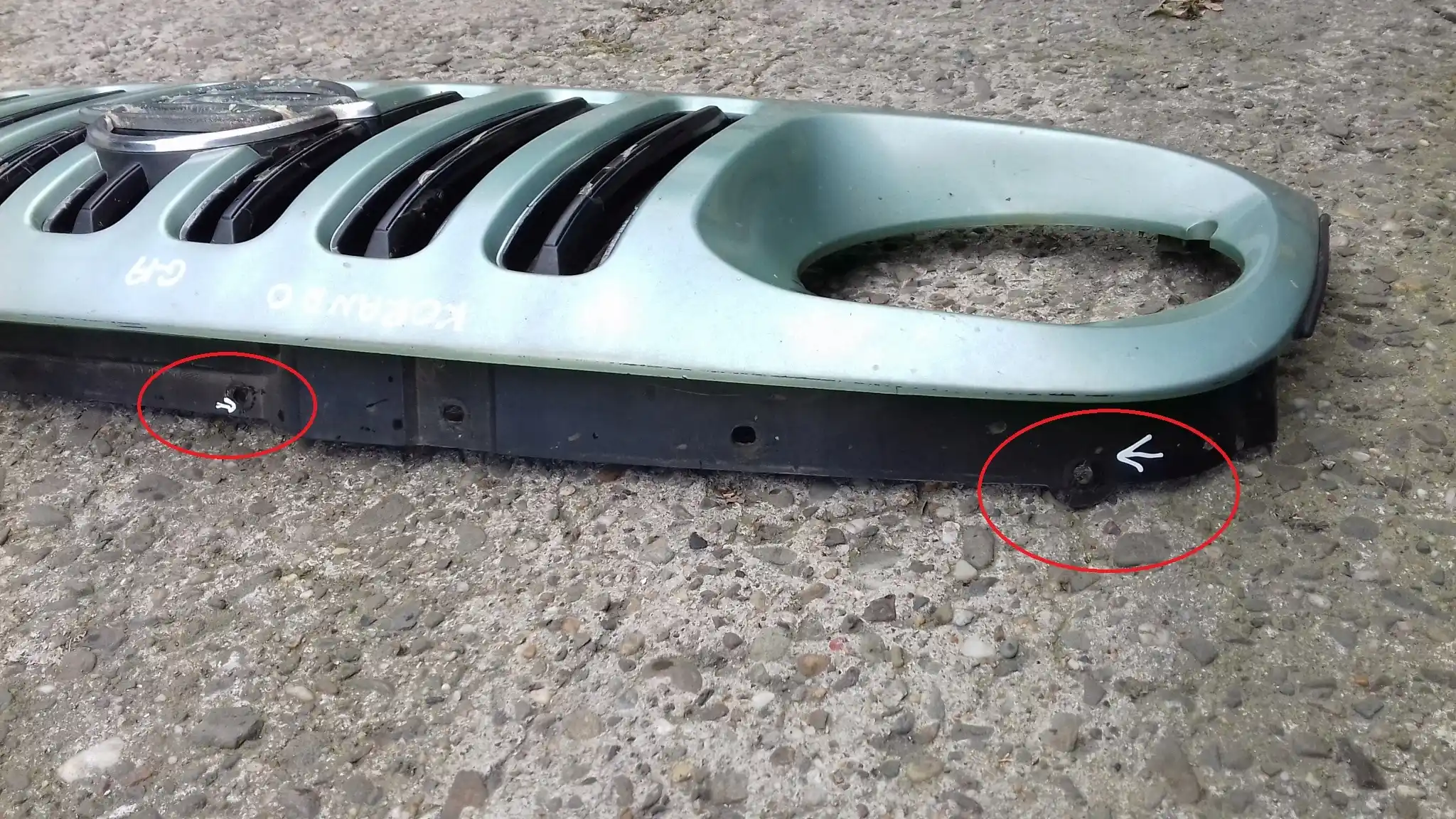 GRILL ATRAPA CHŁODNICY PRZÓD SSANGYONG KORANDO 96-