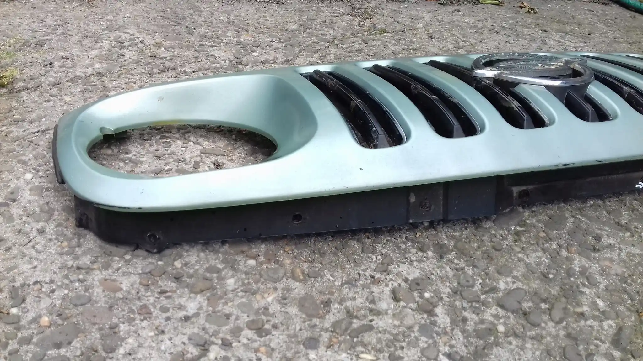 GRILL ATRAPA CHŁODNICY PRZÓD SSANGYONG KORANDO 96-