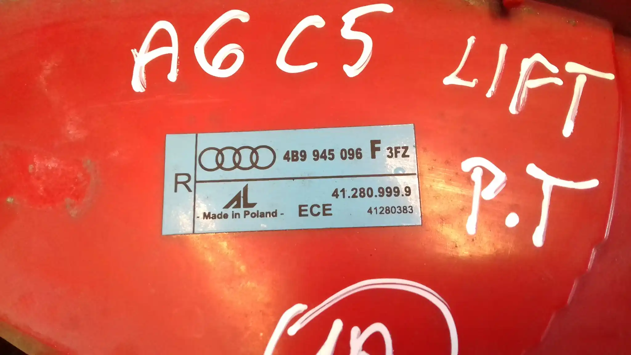 LAMPA PRAWY TYŁ TYLNA 4B9945096F AUDI A6 C5 KOMBI LIFT 01-