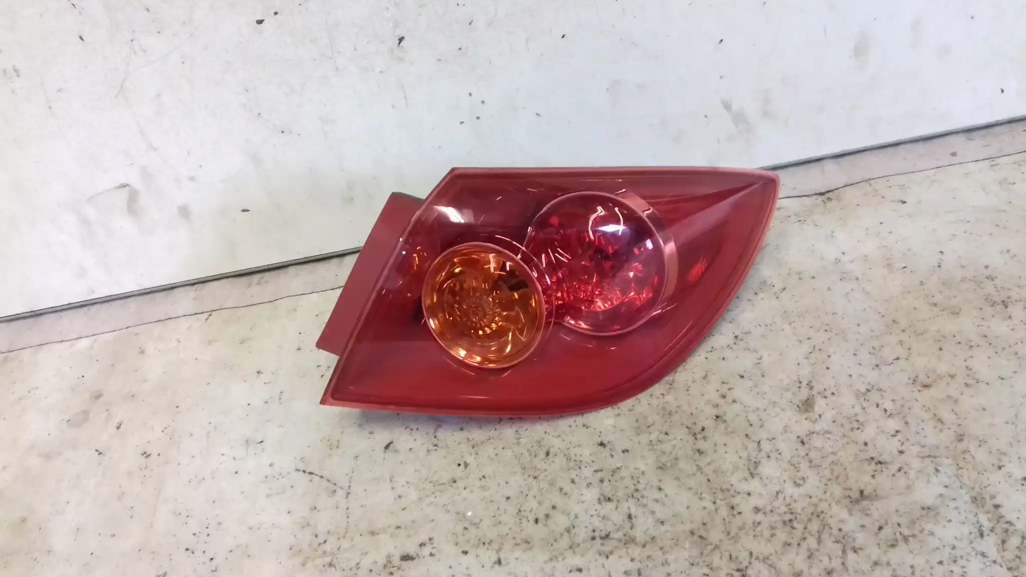 LAMPA PRAWY TYŁ TYLNA MAZDA 3 BK HB 03-06
