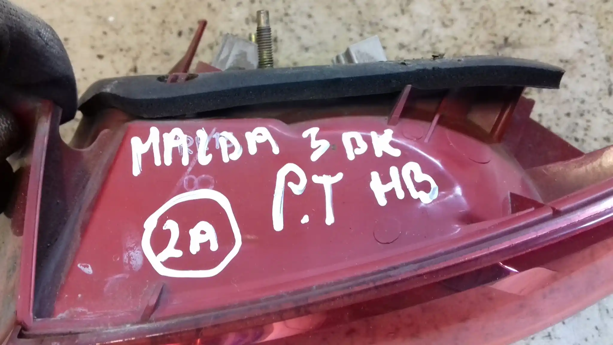 LAMPA PRAWY TYŁ TYLNA MAZDA 3 BK HB 03-06