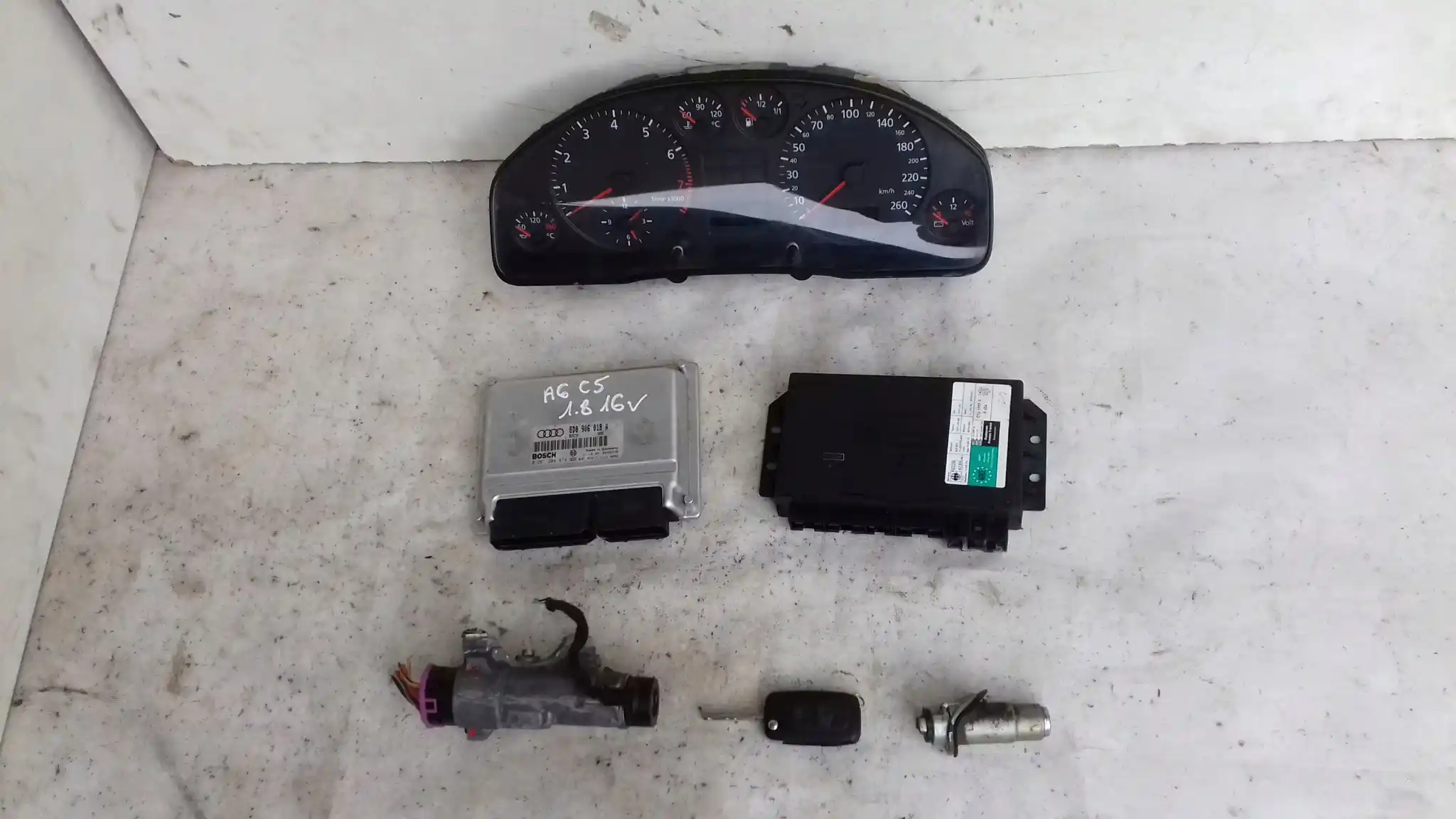 KOMPUTER 0261204874 8D0906018A ZESTAW IMMO AUDI A6 C5 1.8 97-