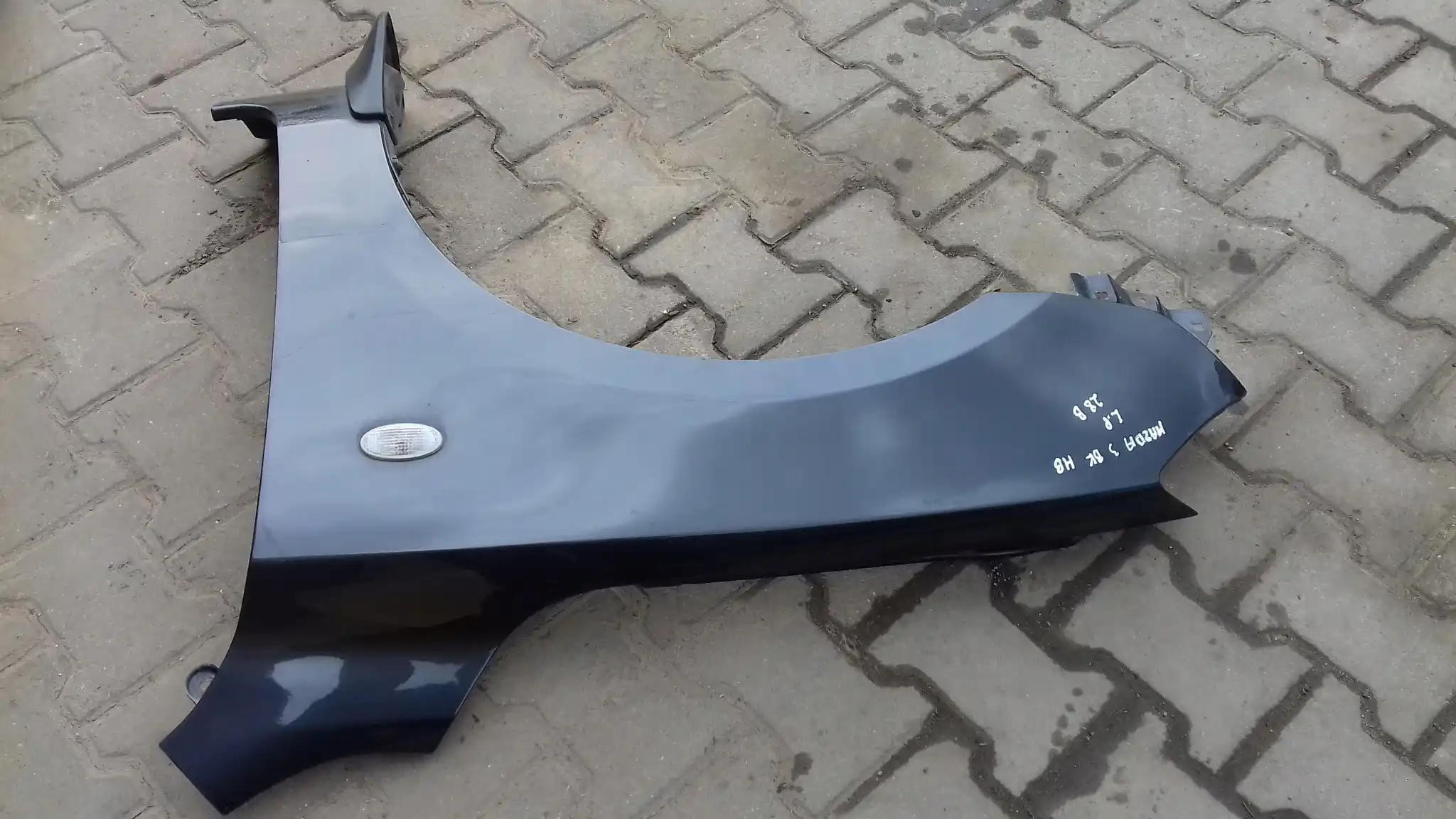 BŁOTNIK LEWY PRZÓD PRZEDNI MAZDA 3 BK HB 5D 03- 28B