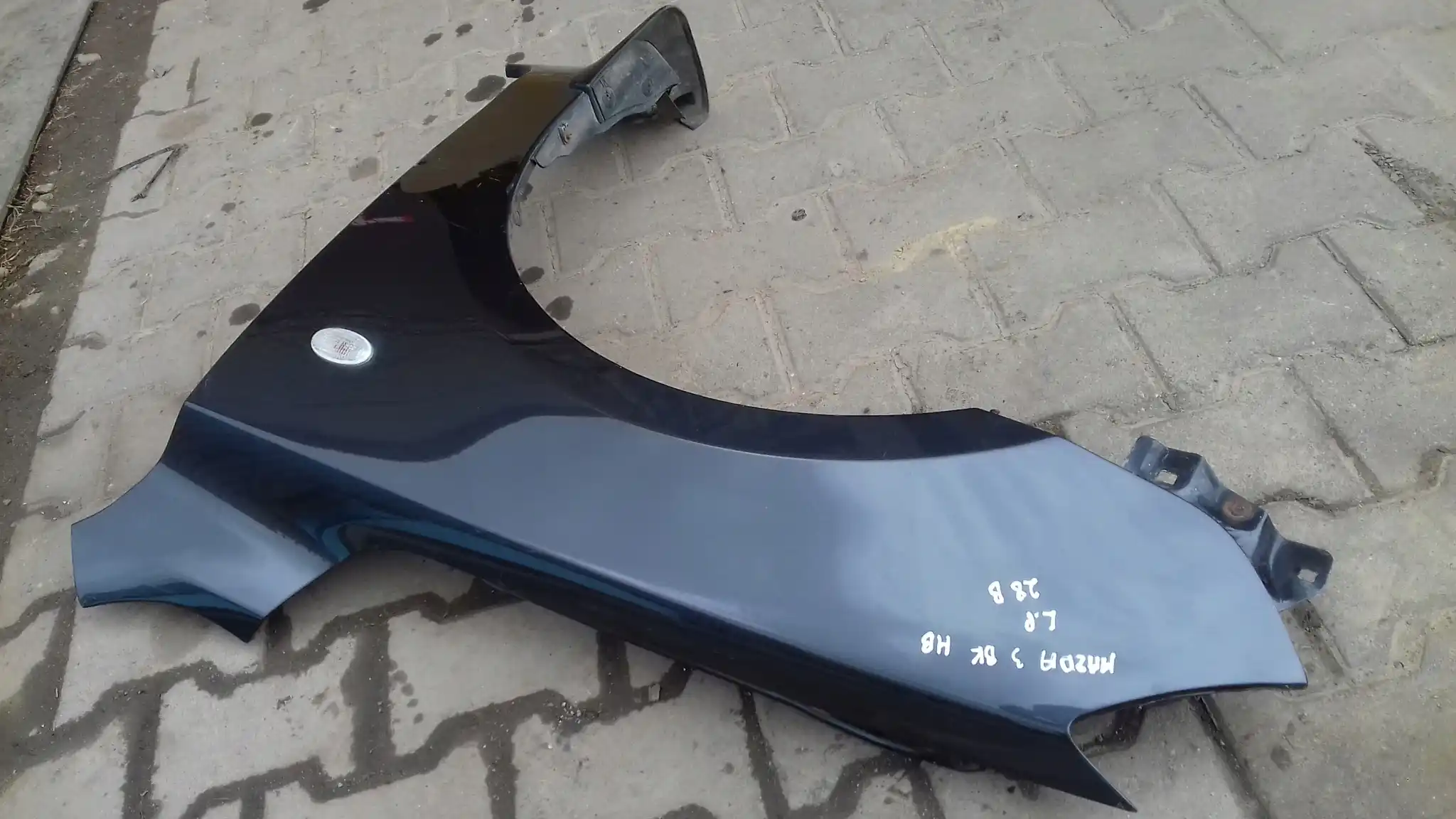 BŁOTNIK LEWY PRZÓD PRZEDNI MAZDA 3 BK HB 5D 03- 28B