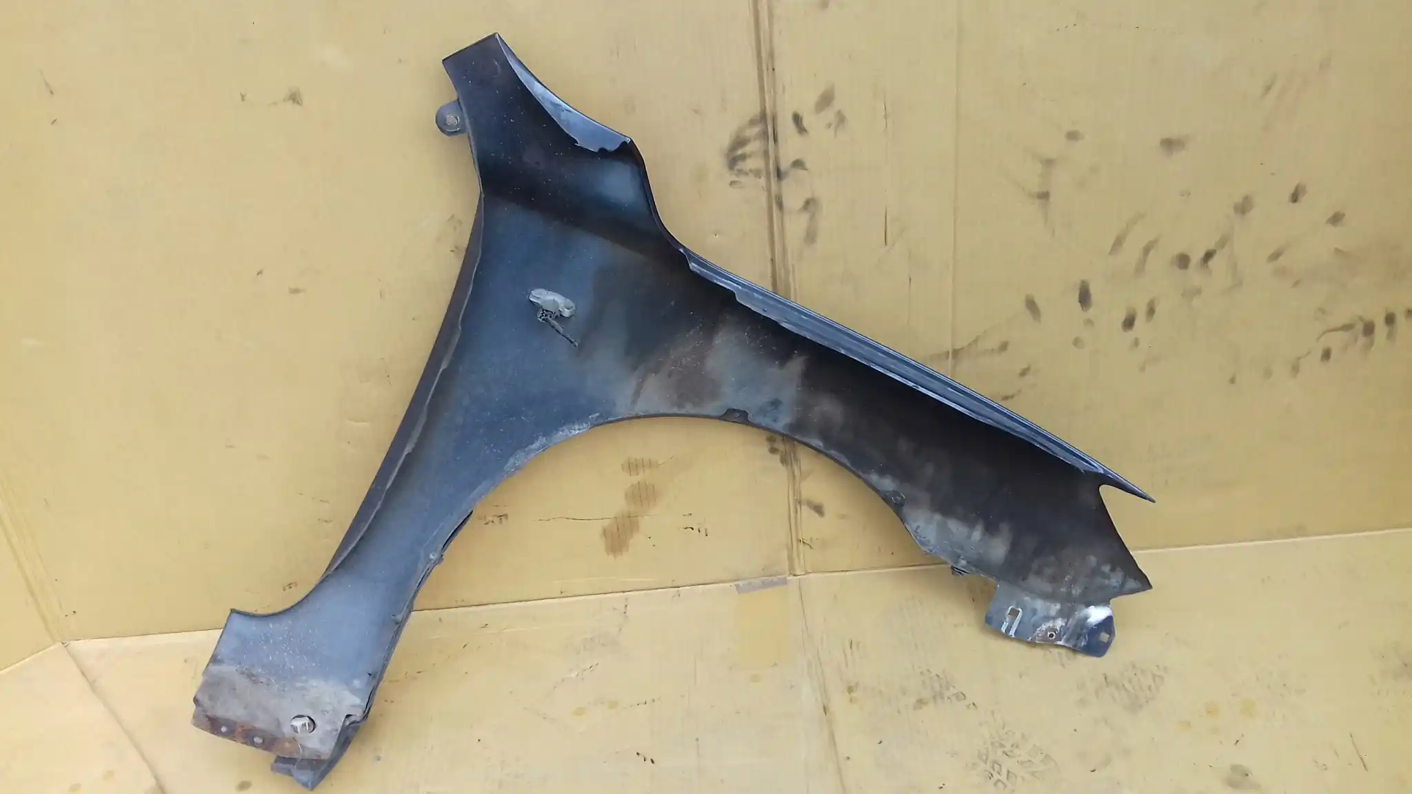 BŁOTNIK LEWY PRZÓD PRZEDNI MAZDA 3 BK HB 5D 03- 28B