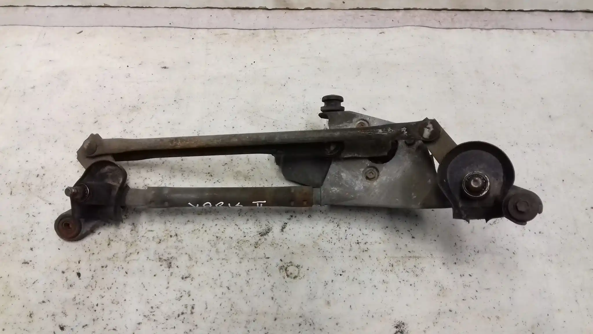 MECHANIZM SILNICZEK WYCIERACZEK PRZÓD 851100D080 TOYOTA YARIS II 05-