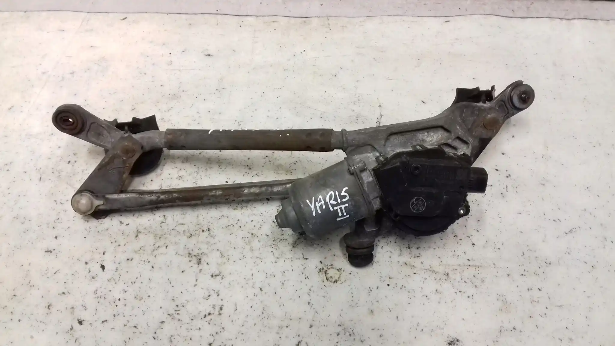 MECHANIZM SILNICZEK WYCIERACZEK PRZÓD 851100D080 TOYOTA YARIS II 05-