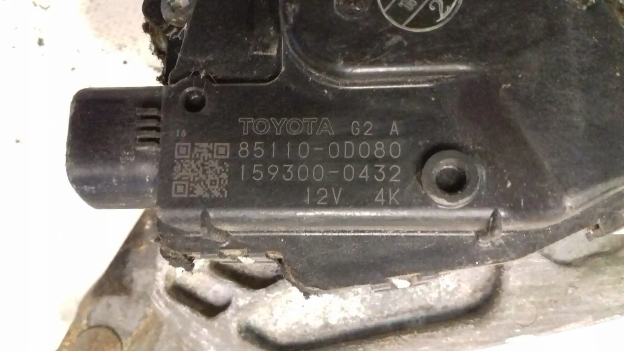MECHANIZM SILNICZEK WYCIERACZEK PRZÓD 851100D080 TOYOTA YARIS II 05-