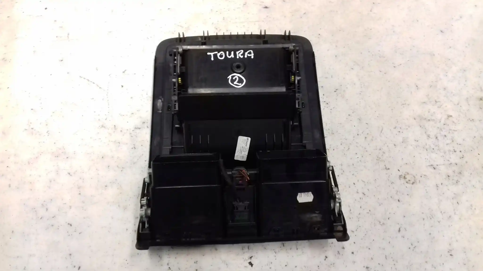 SCHOWEK GÓRNY PÓŁKA KONSOLI 1T857921B 1T1857921B VW TOURAN I 03-