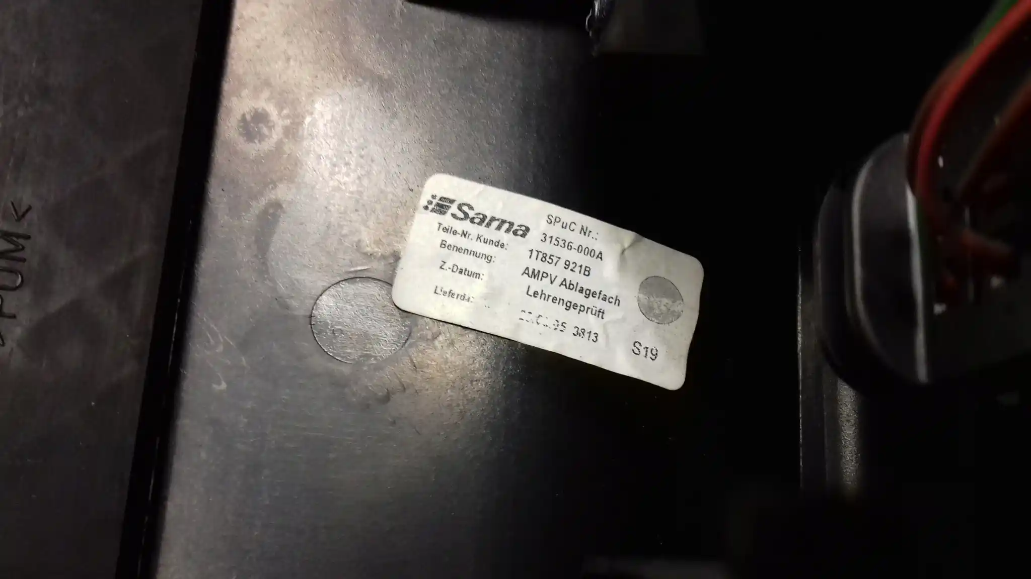 SCHOWEK GÓRNY PÓŁKA KONSOLI 1T857921B 1T1857921B VW TOURAN I 03-