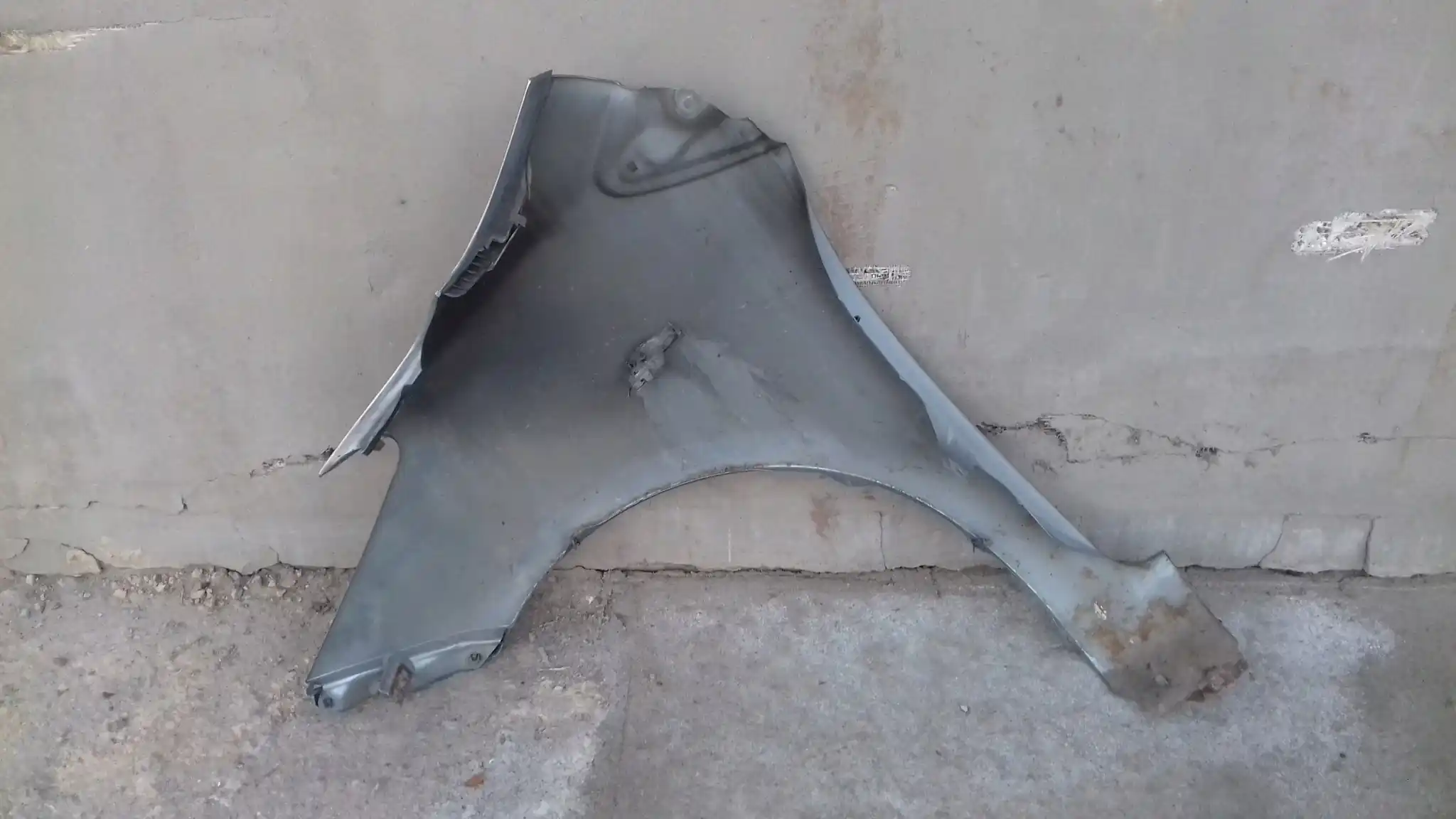 BŁOTNIK PRAWY PRZÓD PRZEDNI TOYOTA YARIS II 05- IF8