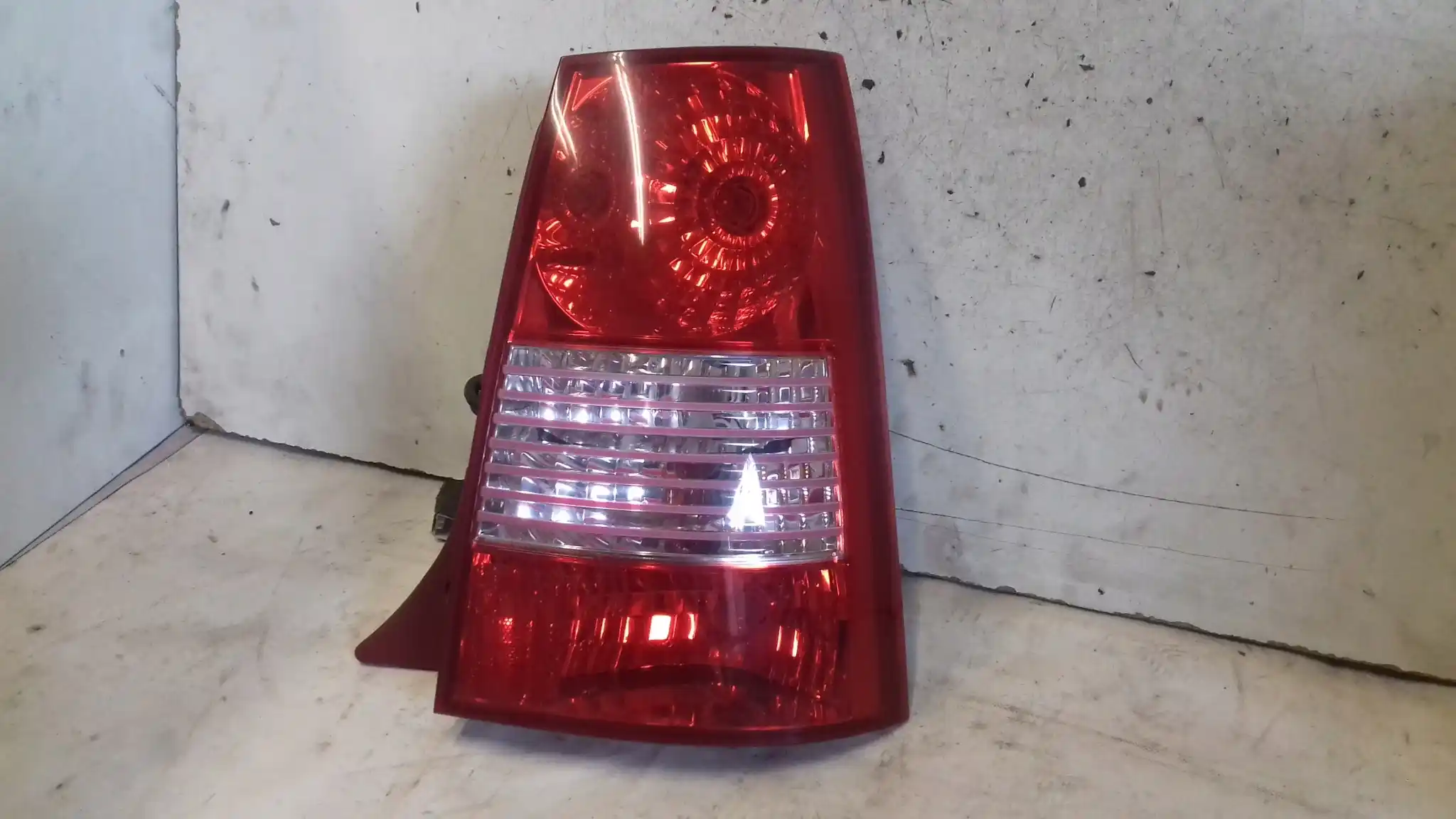 LAMPA PRAWY TYŁ TYLNA KIA PICANTO I 03-07