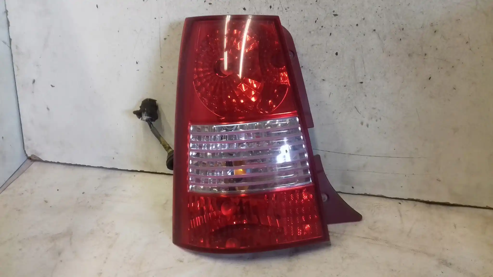 LAMPA LEWY TYŁ TYLNA KIA PICANTO I 03-07