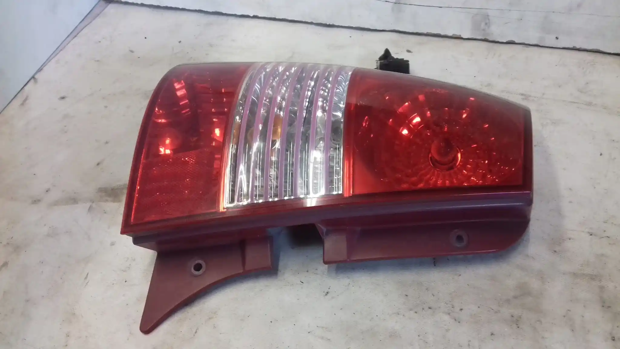 LAMPA LEWY TYŁ TYLNA KIA PICANTO I 03-07