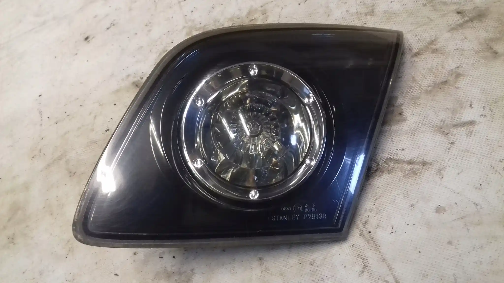 LAMPA PRAWY TYŁ TYLNA KLAPY W KLAPE LED MAZDA 3 BK HB 03-