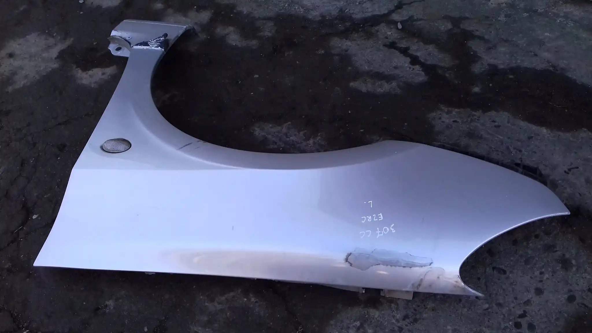 BŁOTNIK LEWY PRZÓD PRZEDNI PEUGEOT 307 CC CABRIO 01- EZRC