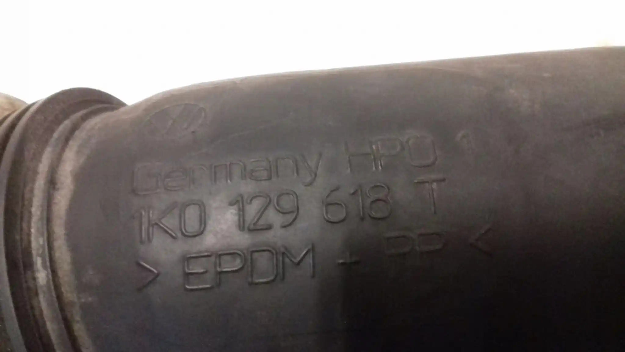 DOLOT RURA WĄŻ POWIETRZA 1K0129618T VW TOURAN I 2.0 FSI 03- SEAT SKODA AUDI
