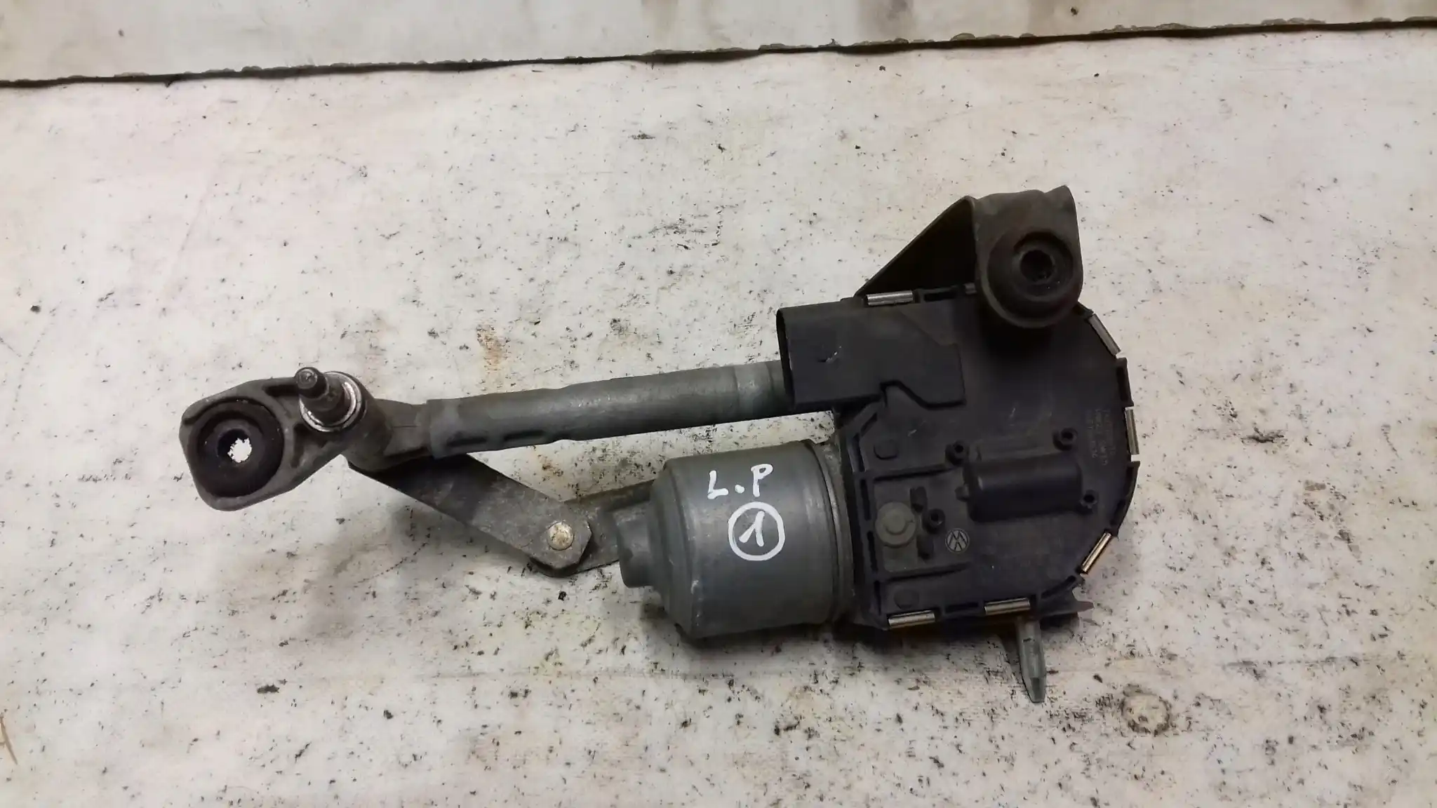 MECHANIZM SILNICZEK WYCIERACZEK LEWY PRZÓD 3397020665 VW TOURAN I 03-06