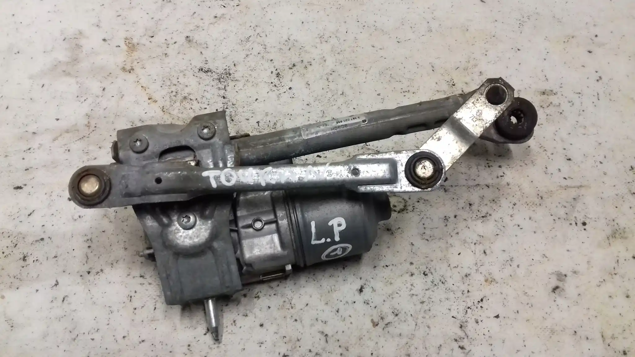 MECHANIZM SILNICZEK WYCIERACZEK LEWY PRZÓD 3397020665 VW TOURAN I 03-06