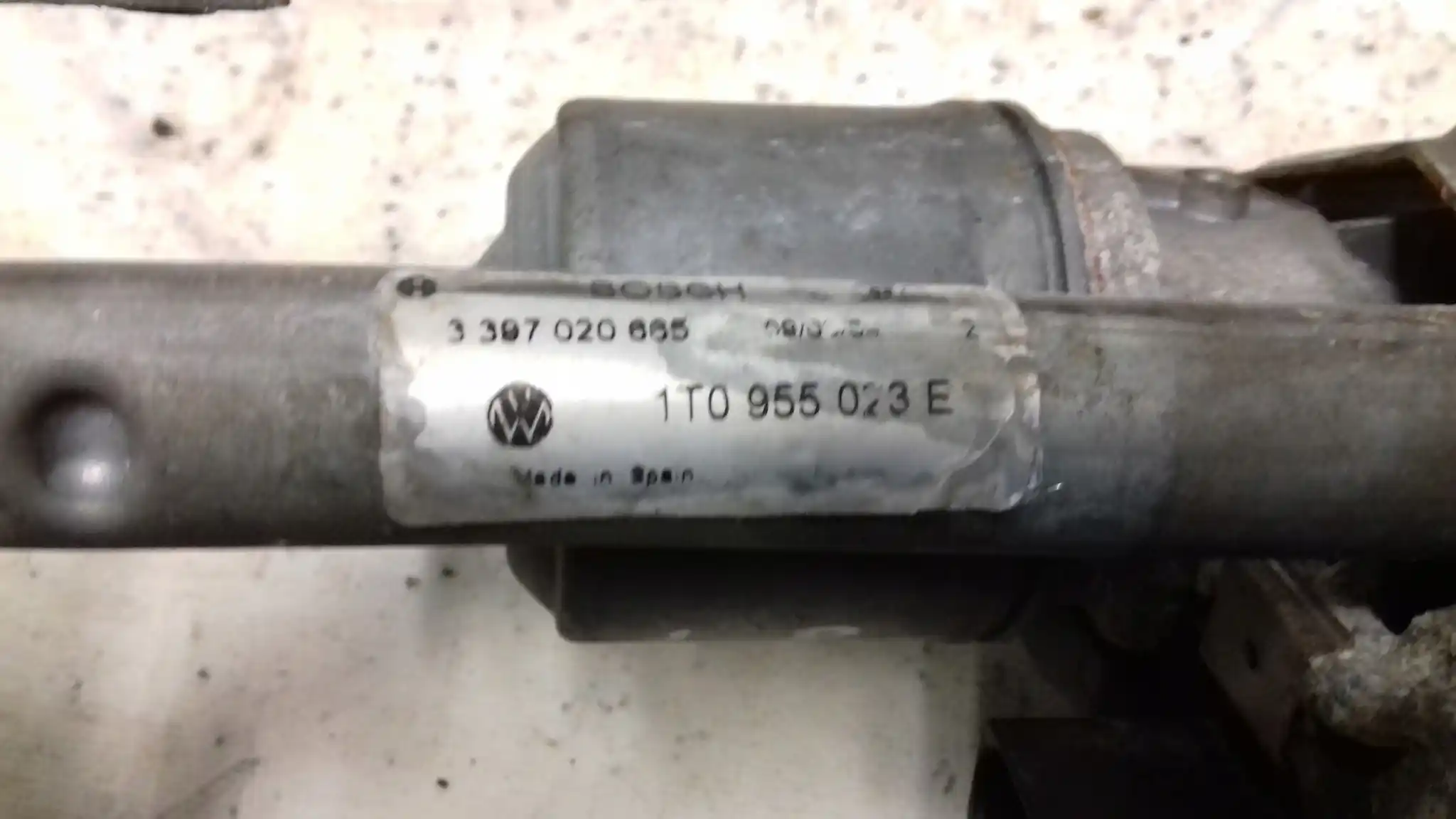 MECHANIZM SILNICZEK WYCIERACZEK LEWY PRZÓD 3397020665 VW TOURAN I 03-06