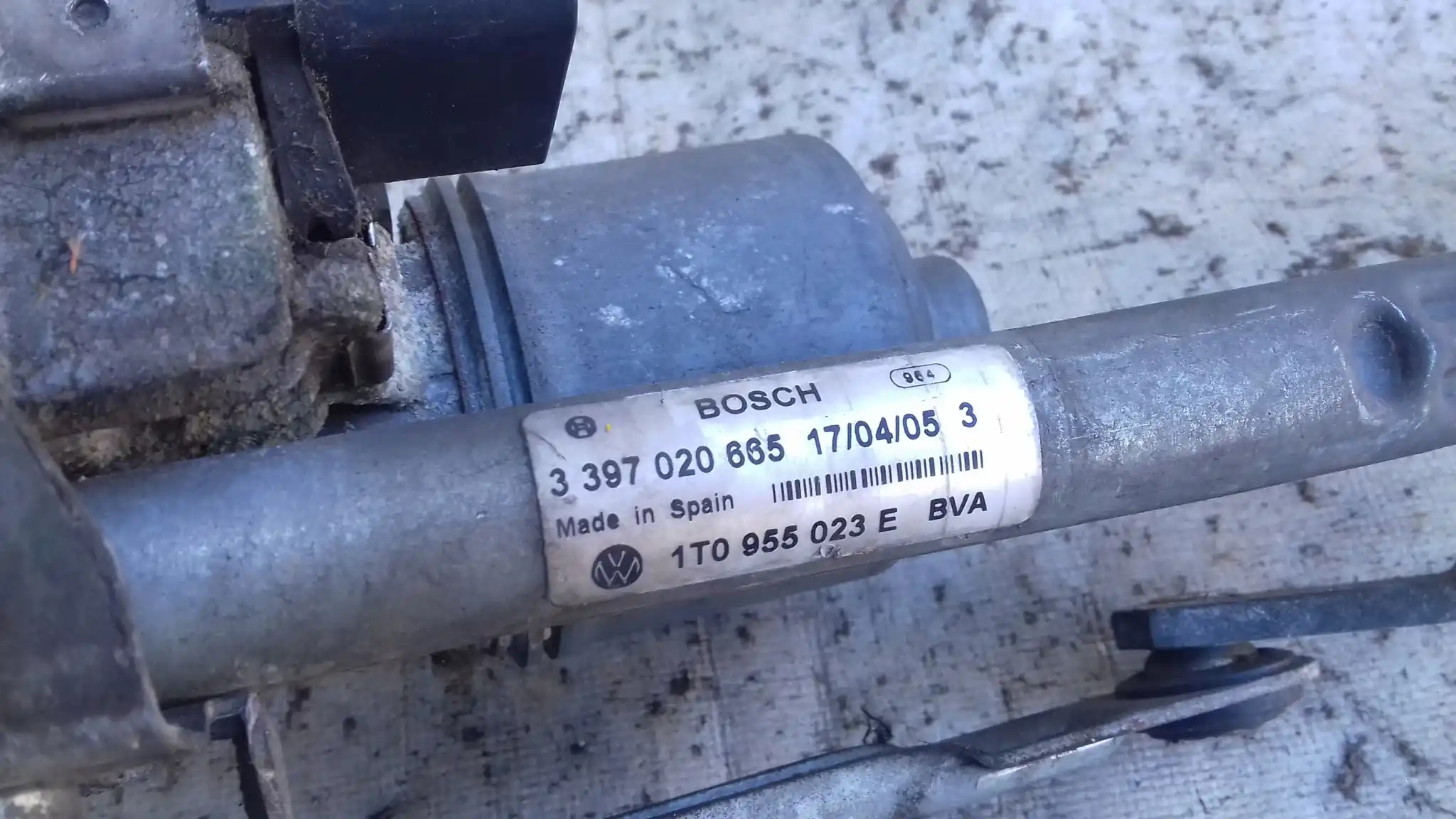 MECHANIZM SILNICZEK WYCIERACZEK LEWY PRZÓD 3397020665 VW TOURAN I 03-06