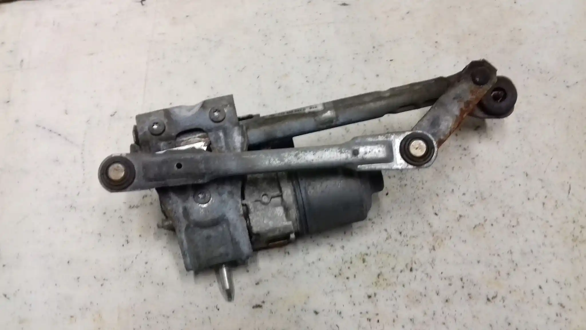 MECHANIZM SILNICZEK WYCIERACZEK LEWY PRZÓD 3397020665 VW TOURAN I 03-06