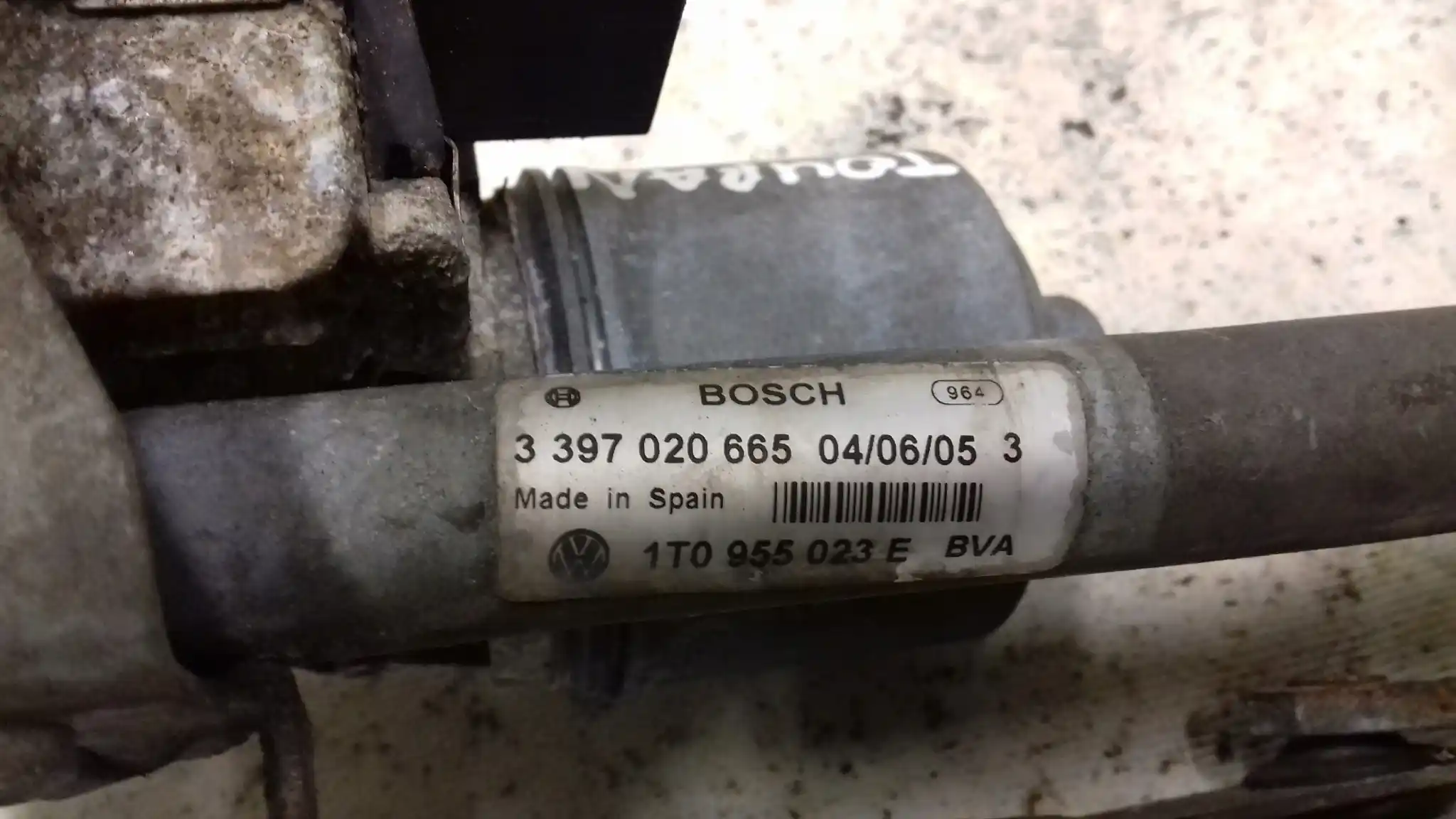MECHANIZM SILNICZEK WYCIERACZEK LEWY PRZÓD 3397020665 VW TOURAN I 03-06