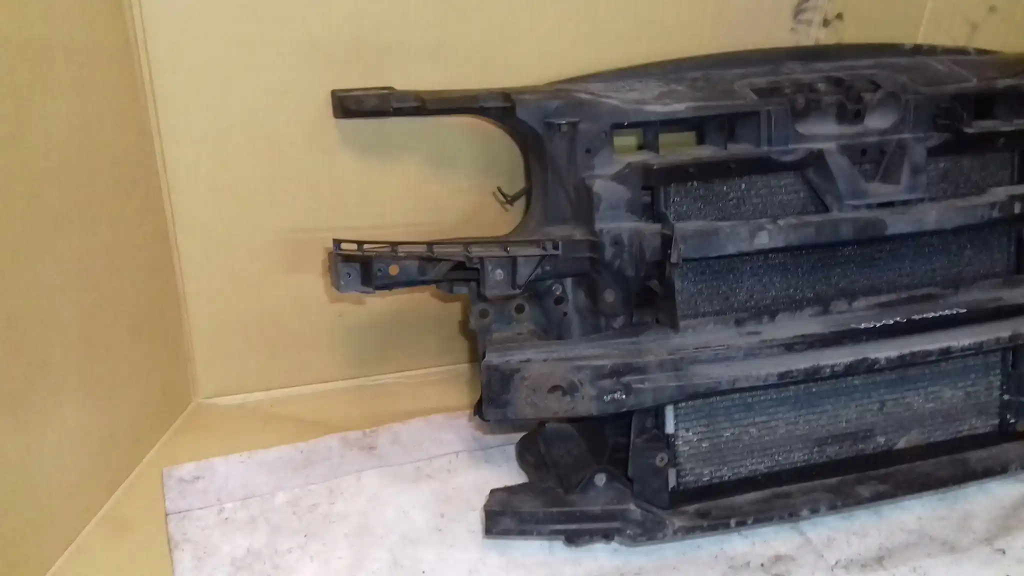 PAS PRZEDNI WZMOCNIENIE WENTYLATOR CHŁODNICE KPL VW TOURAN I 03-06 2.0 TDI