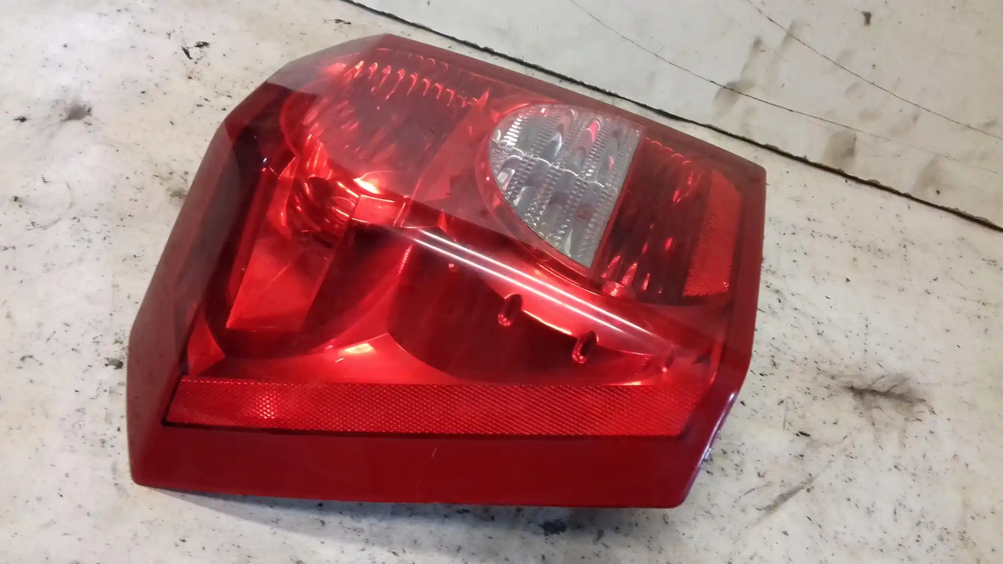 LAMPA LEWY TYŁ TYLNA DODGE CALIBER 06-