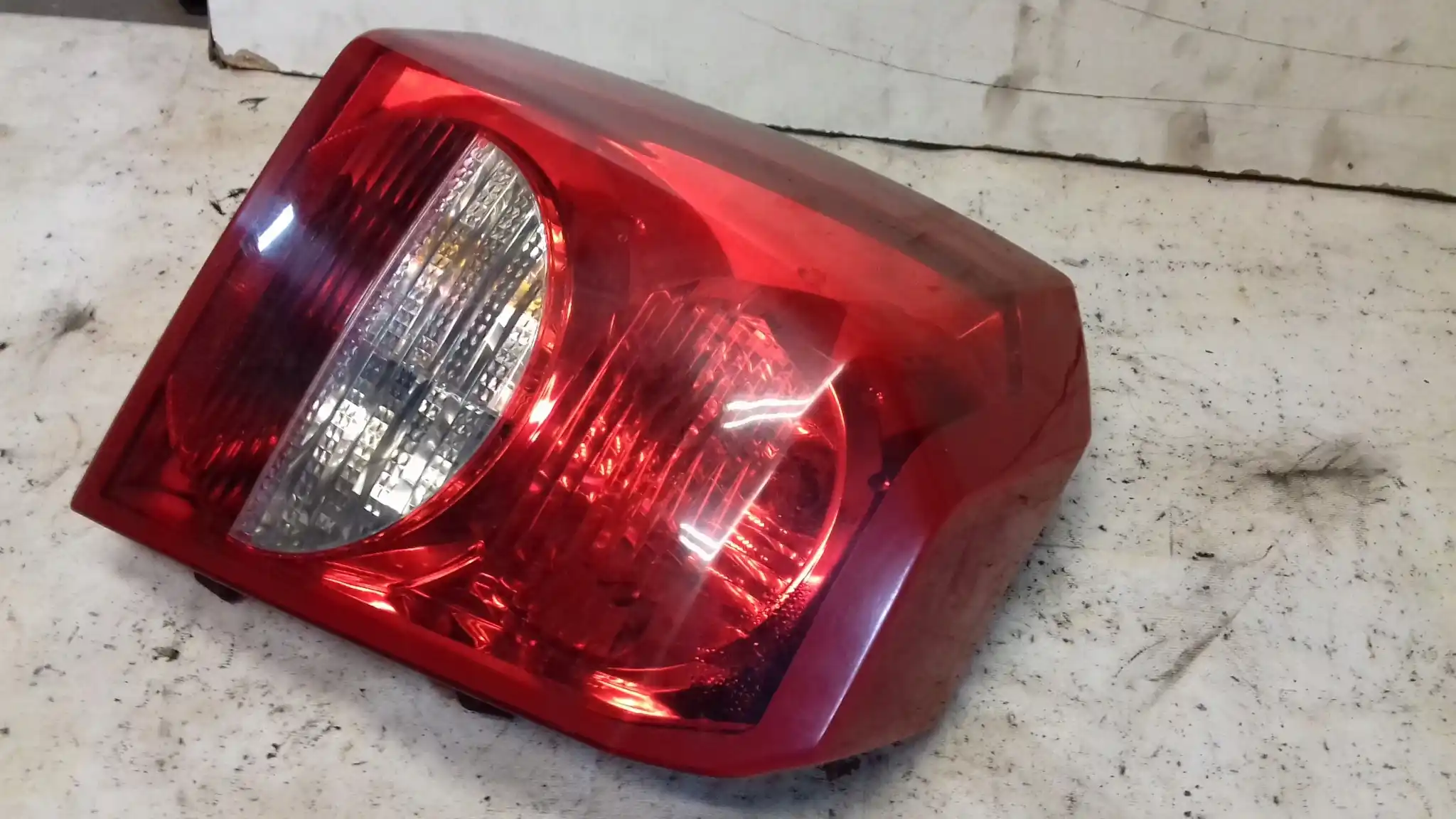 LAMPA LEWY TYŁ TYLNA DODGE CALIBER 06-