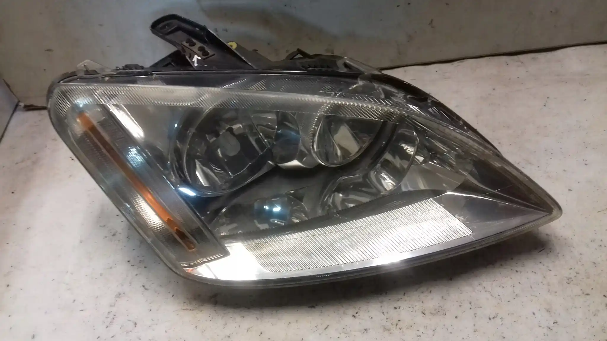 LAMPA PRAWY PRZÓD PRZEDNIA FORD C-MAX MK1 03-06